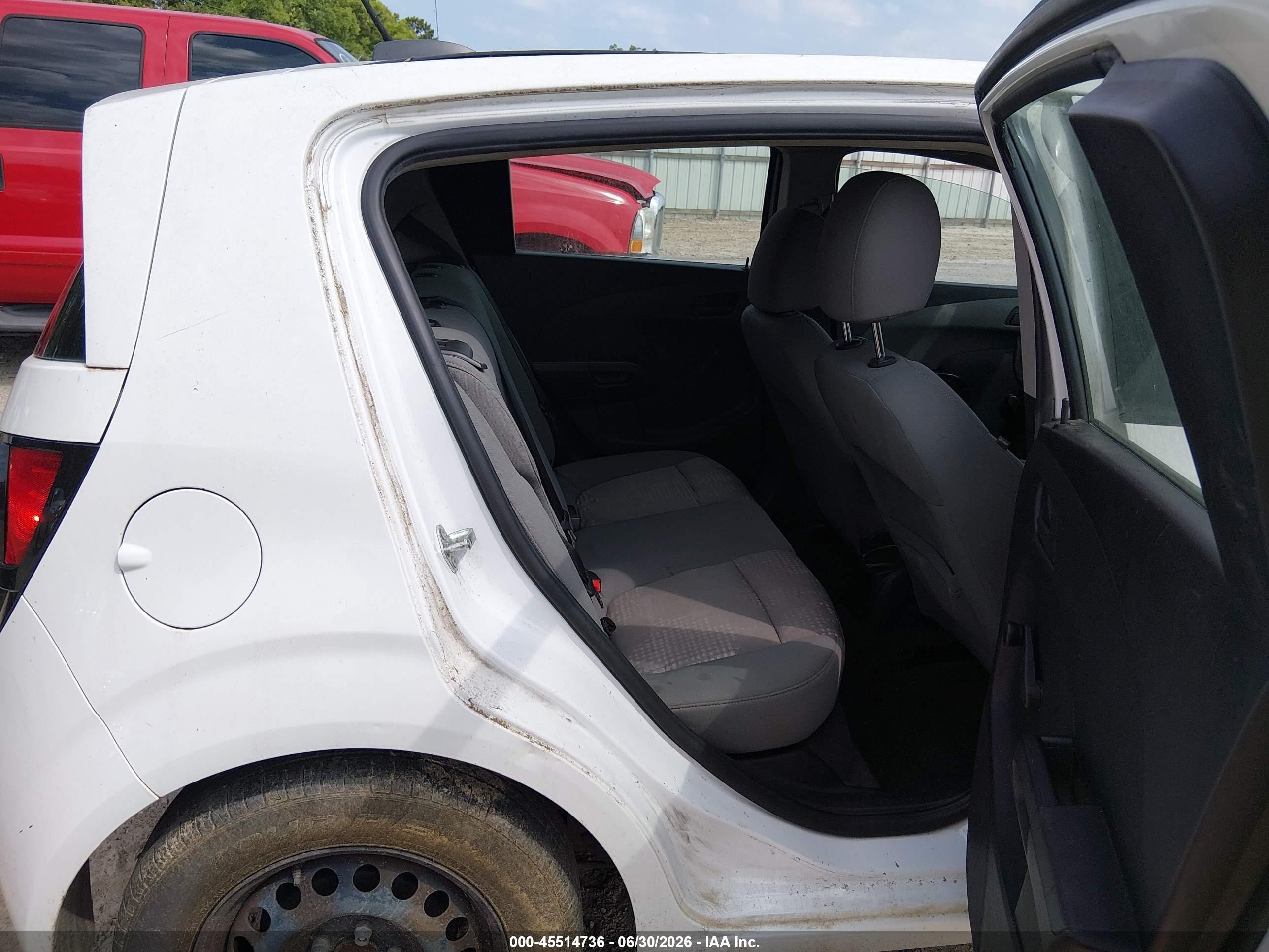2015 Chevrolet Sonic Ls Auto White vin: 1G1JA6SH5F4130292