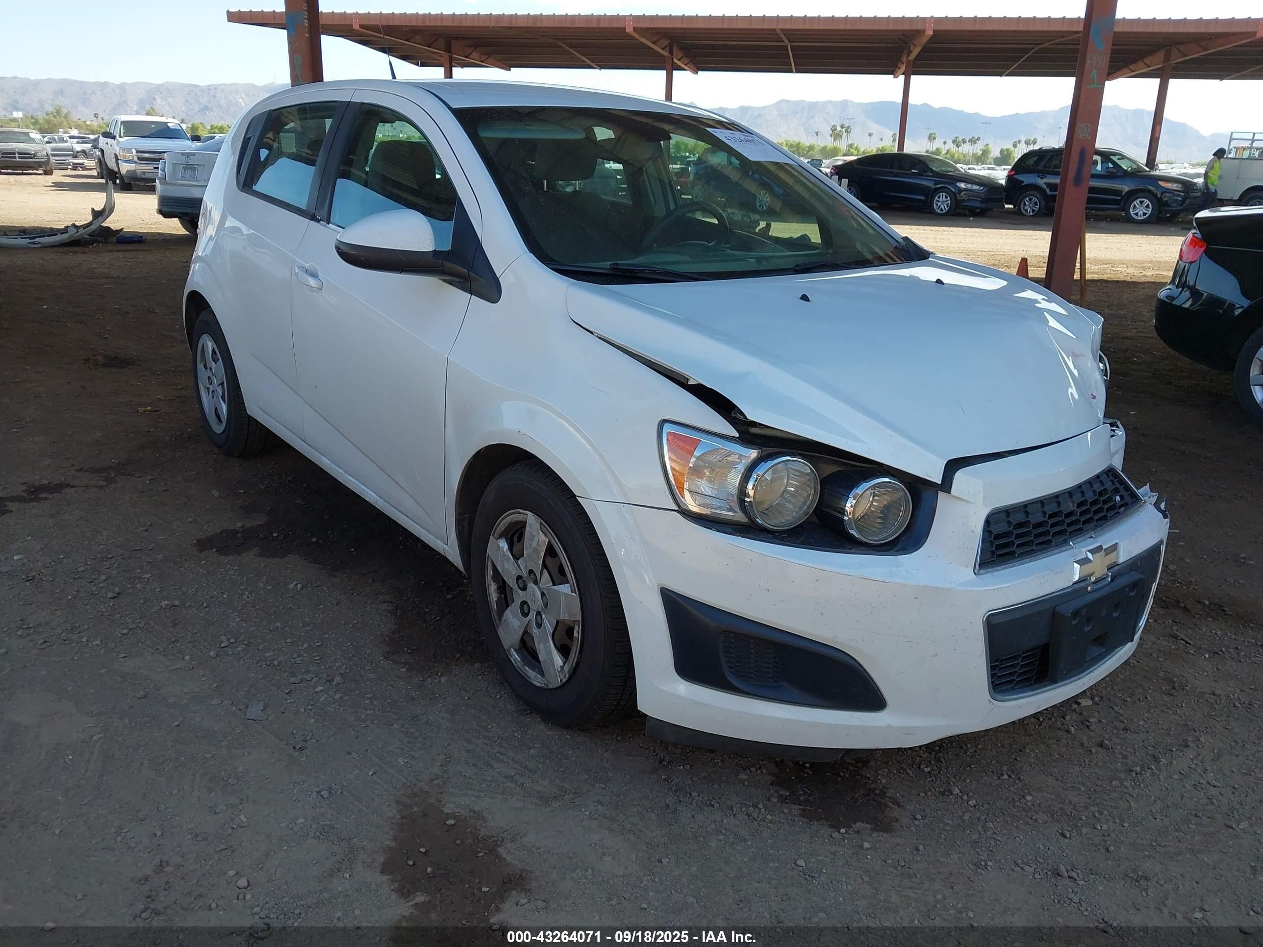 2013 Chevrolet Sonic Ls Auto White vin: 1G1JA6SH6D4118844