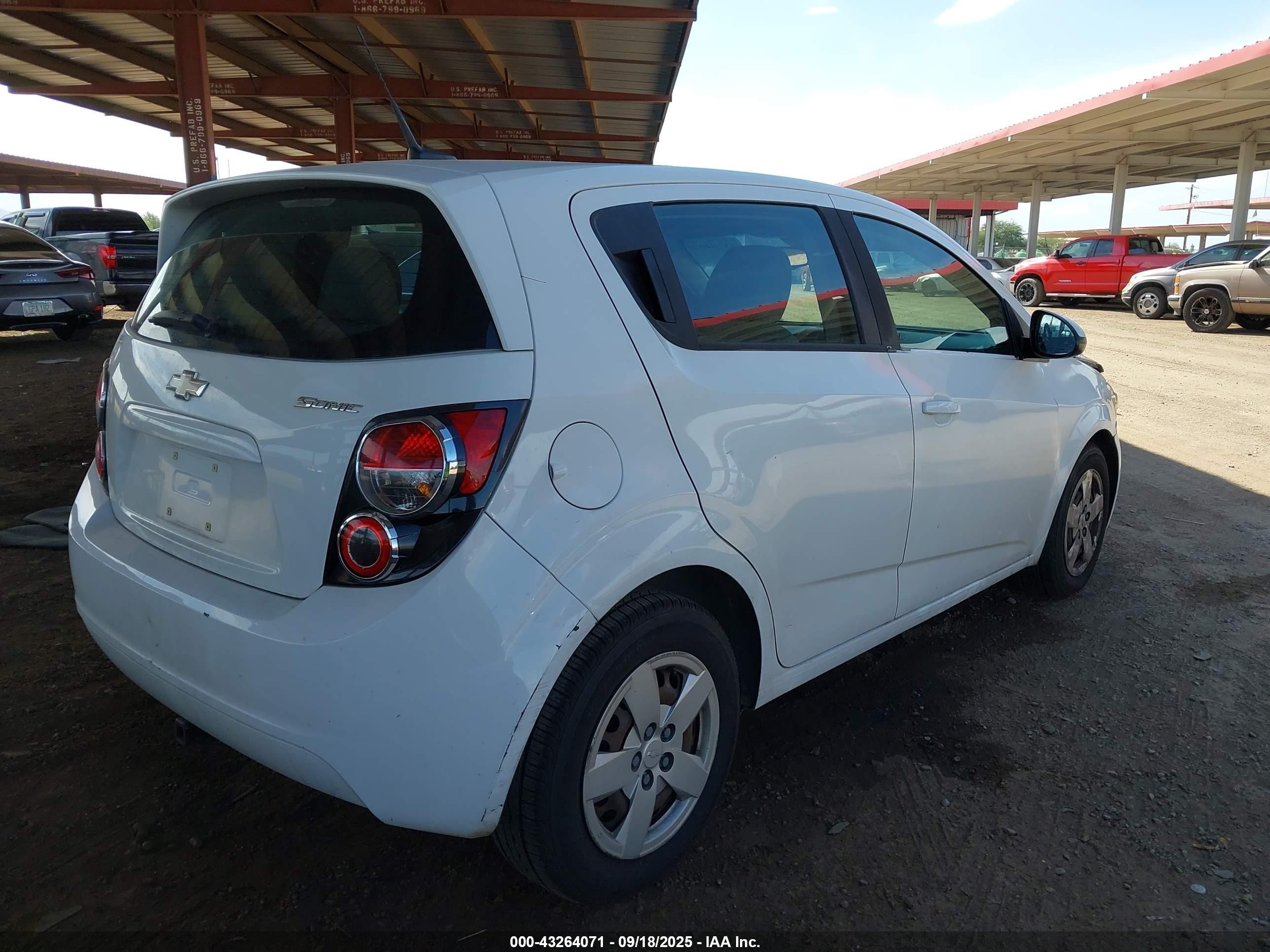 2013 Chevrolet Sonic Ls Auto Белый vin: 1G1JA6SH6D4118844