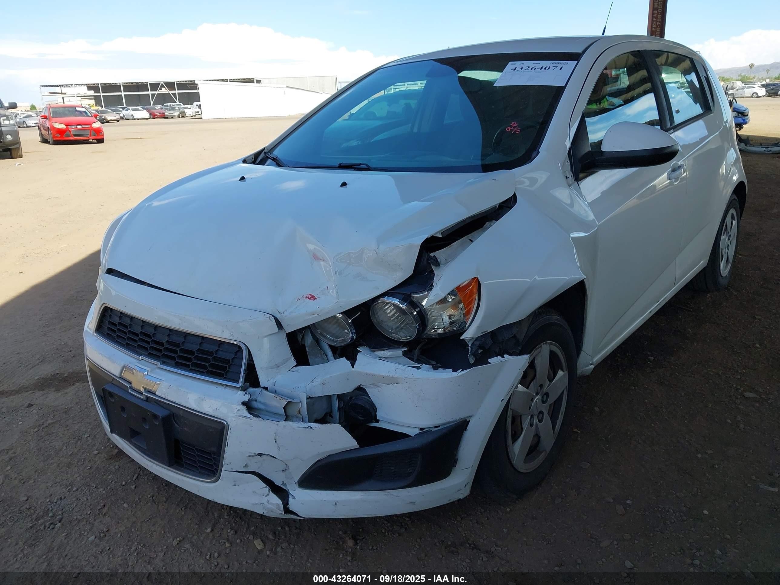 2013 Chevrolet Sonic Ls Auto Белый vin: 1G1JA6SH6D4118844