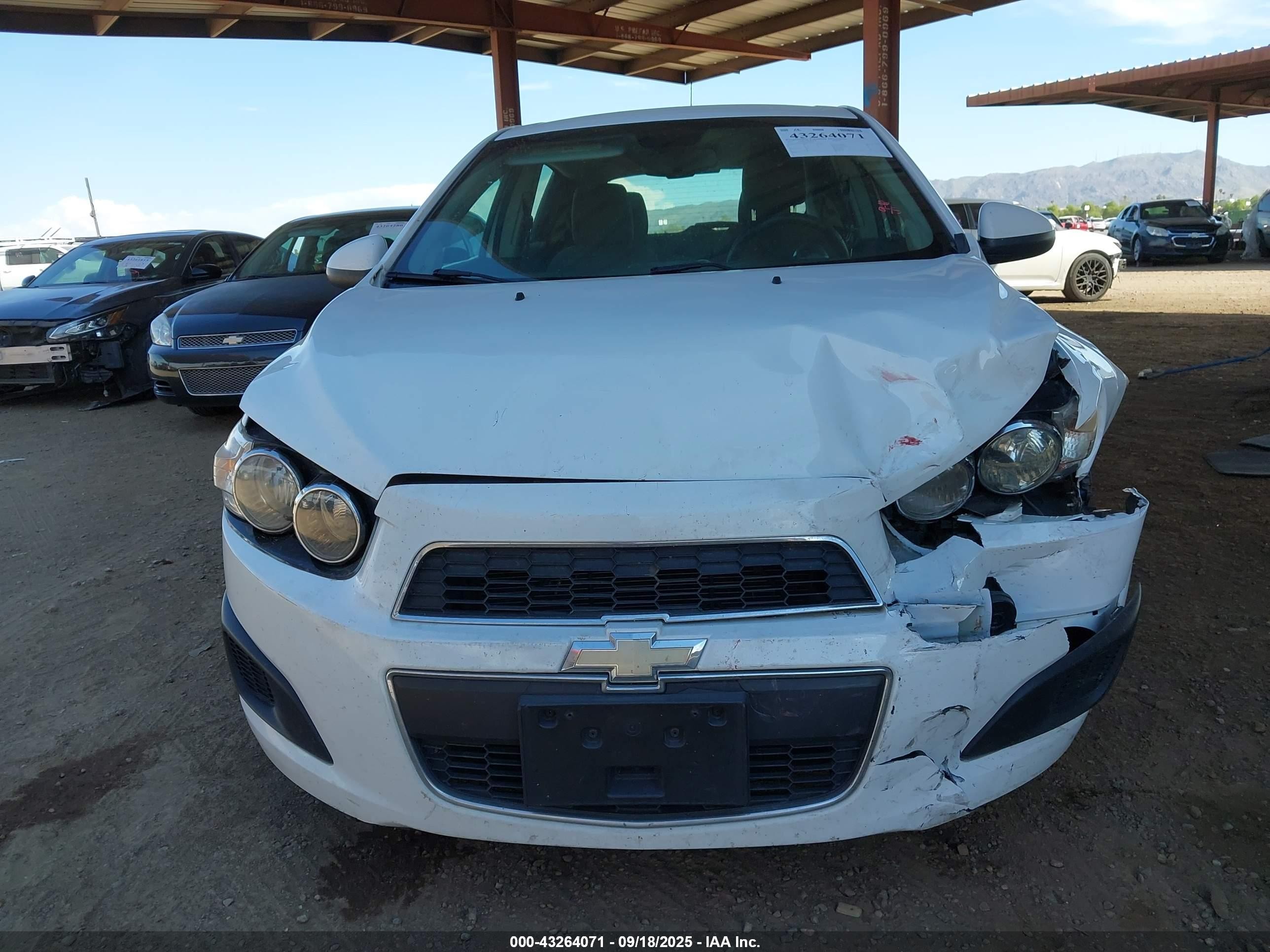 2013 Chevrolet Sonic Ls Auto Белый vin: 1G1JA6SH6D4118844