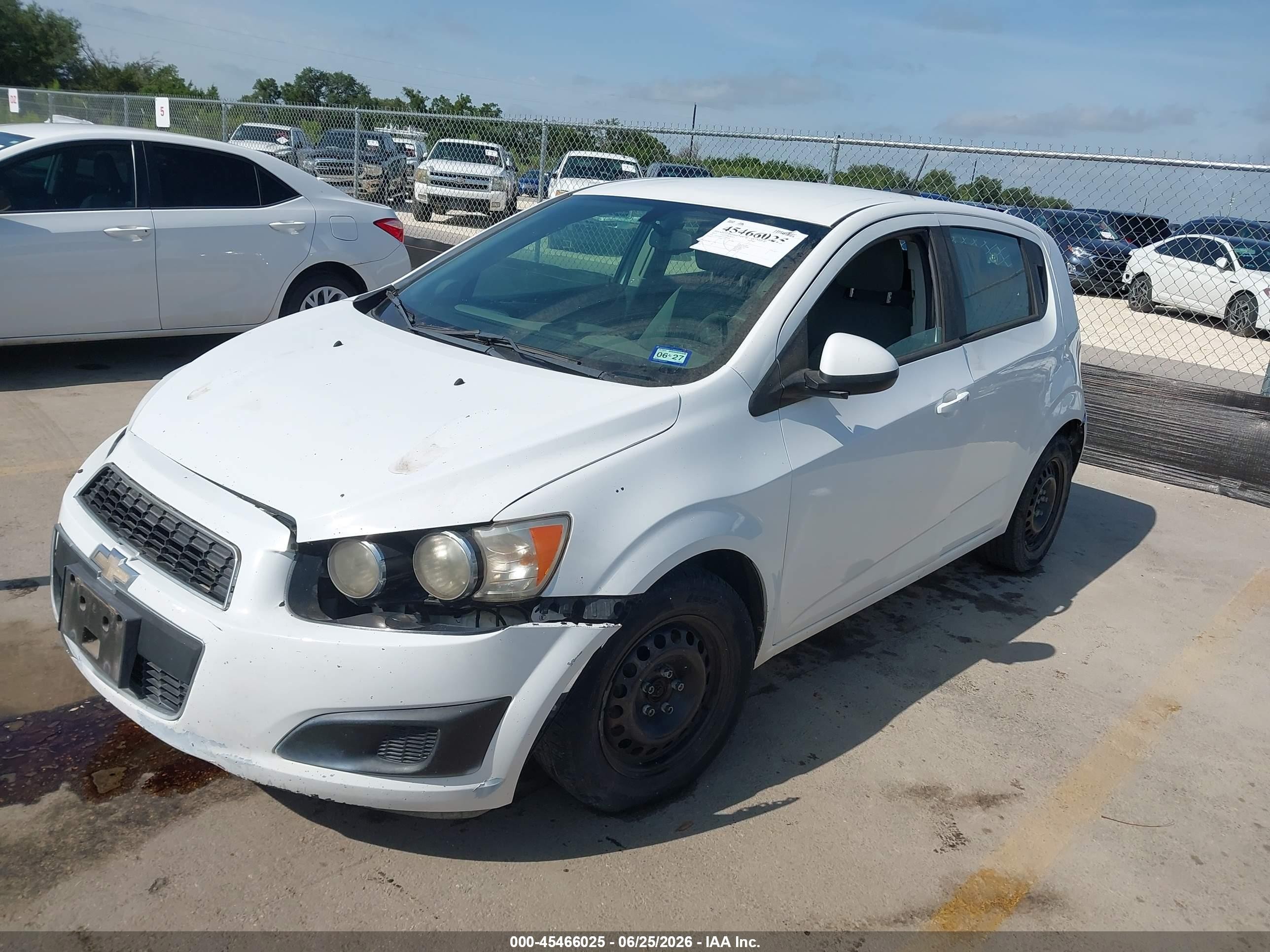 2015 Chevrolet Sonic Ls Auto White vin: 1G1JA6SH7F4172429