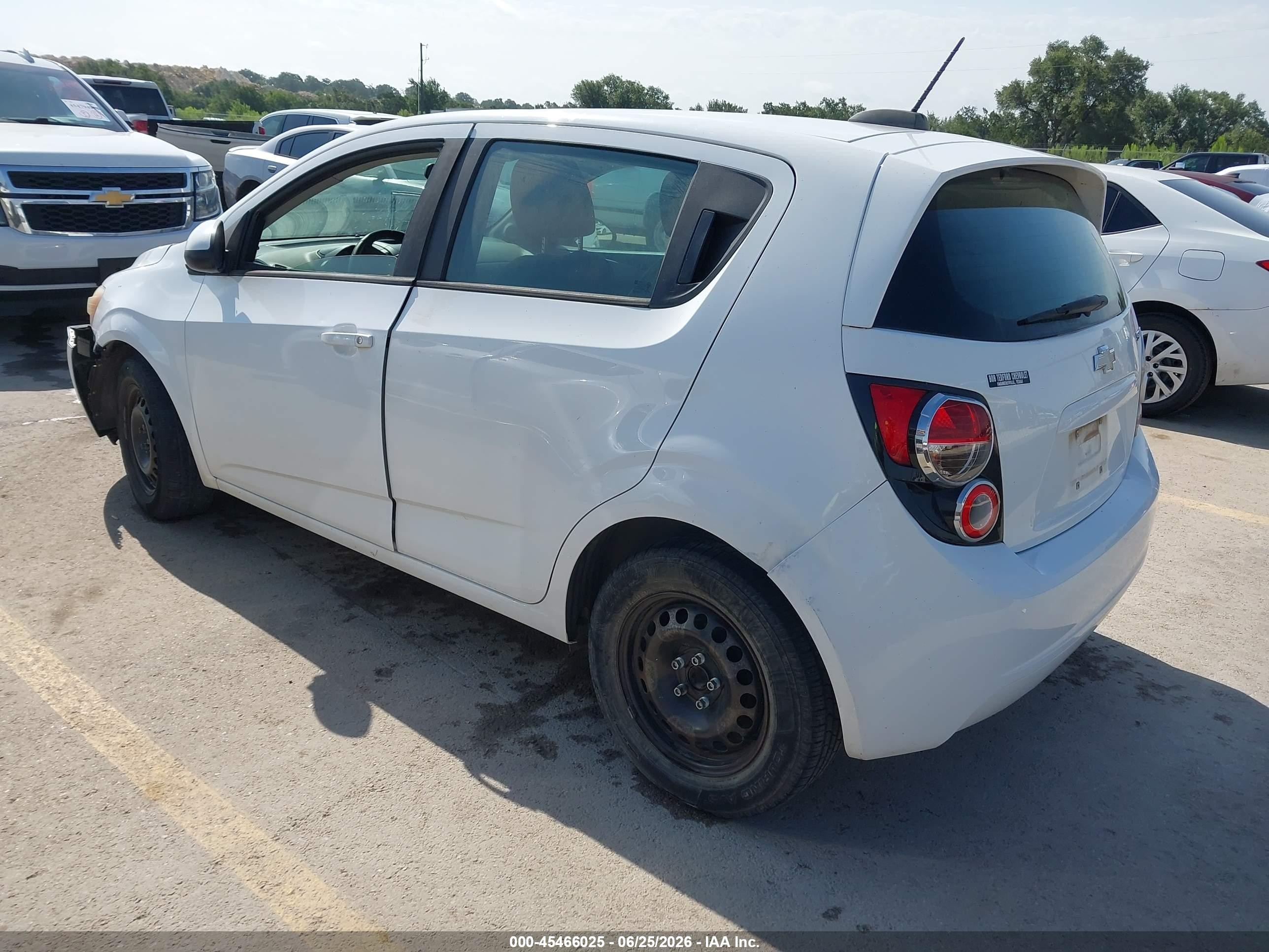 2015 Chevrolet Sonic Ls Auto White vin: 1G1JA6SH7F4172429