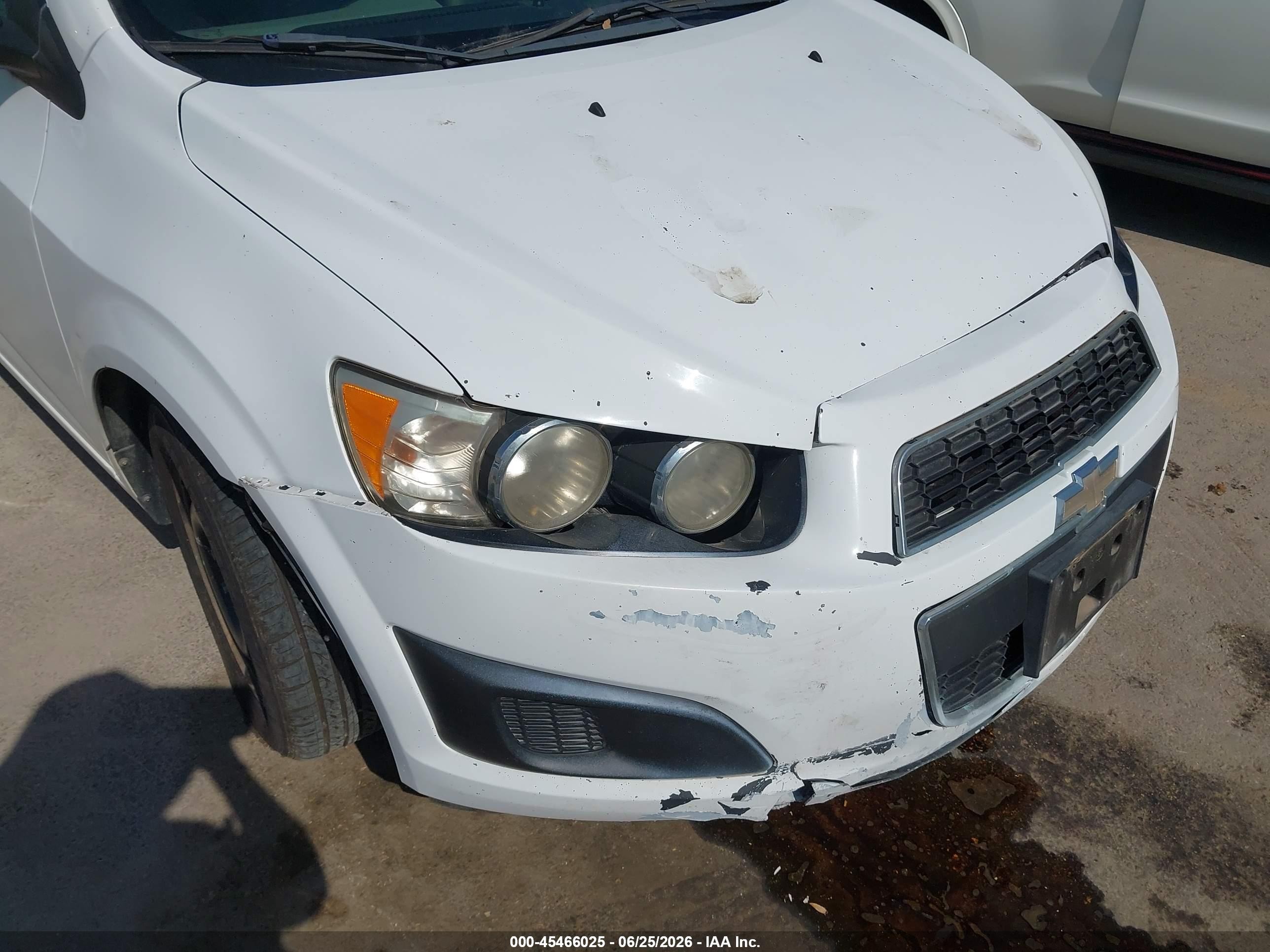 2015 Chevrolet Sonic Ls Auto White vin: 1G1JA6SH7F4172429