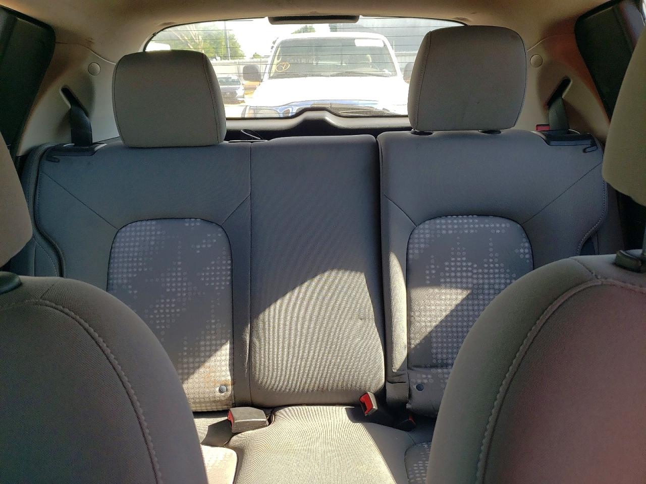 2012 Chev Sonic White vin: 1G1JA6SH8C4162830