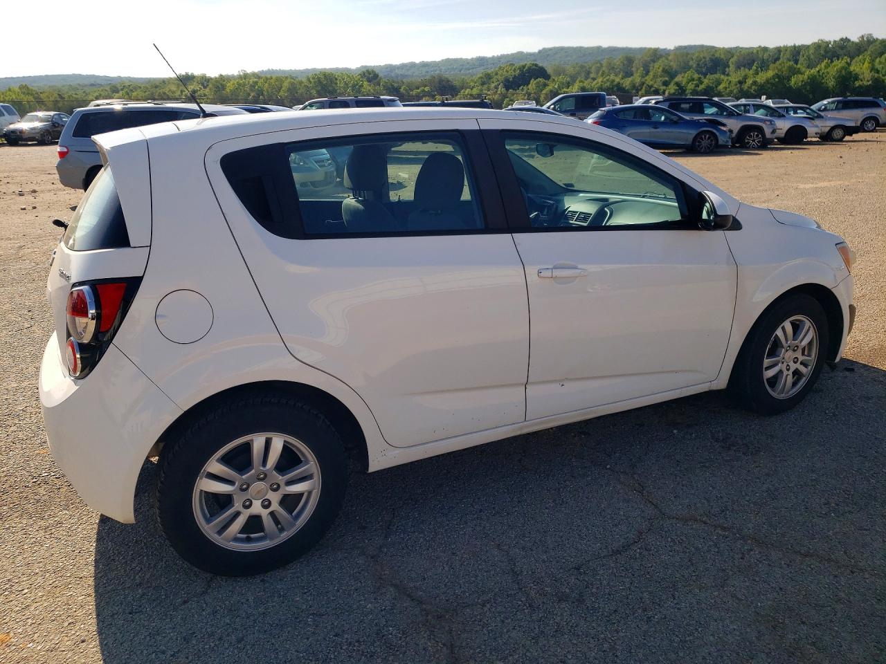 2012 Chev Sonic White vin: 1G1JA6SH8C4162830