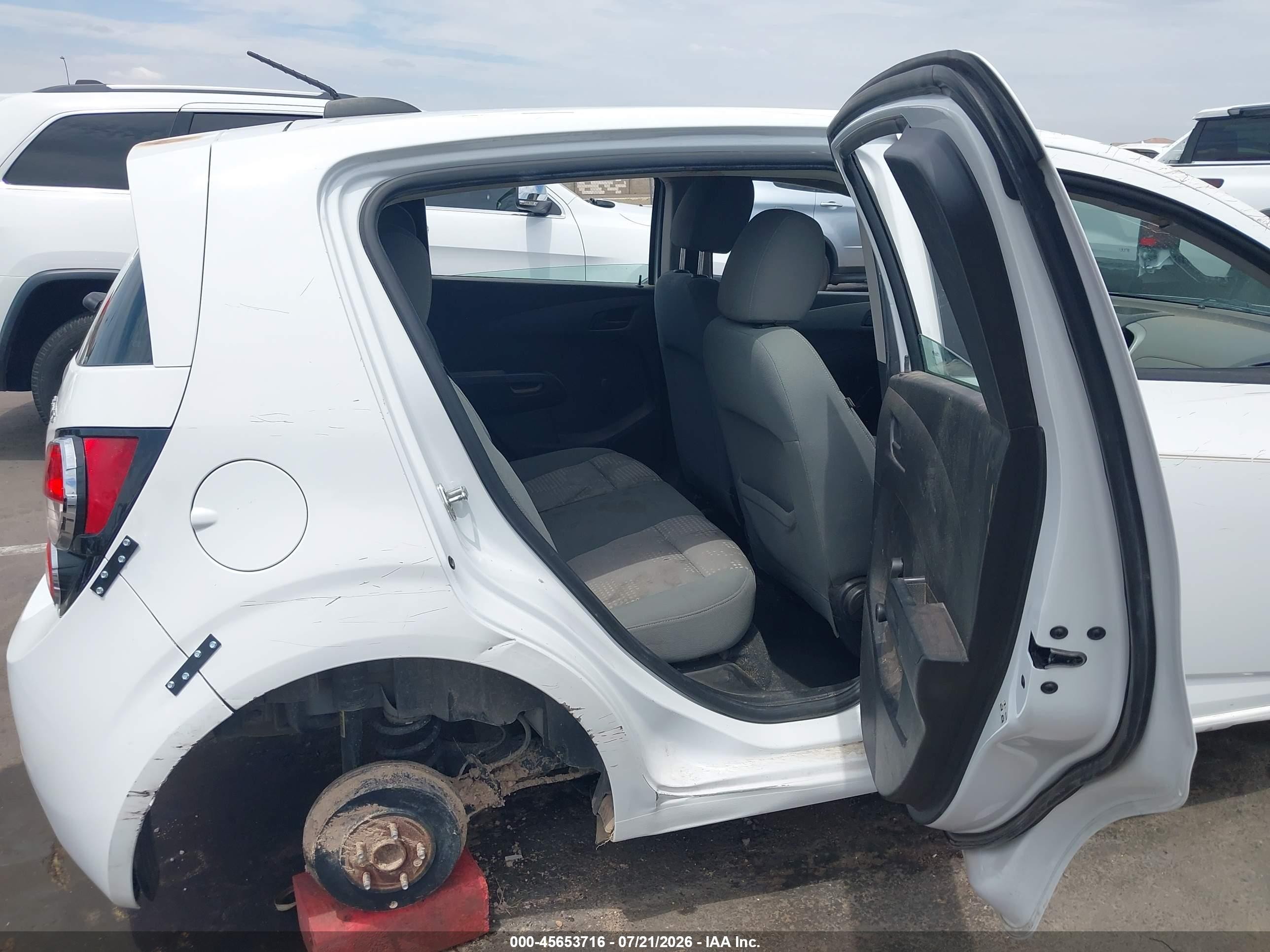 2015 Chevrolet Sonic Ls Auto White vin: 1G1JA6SH8F4131016