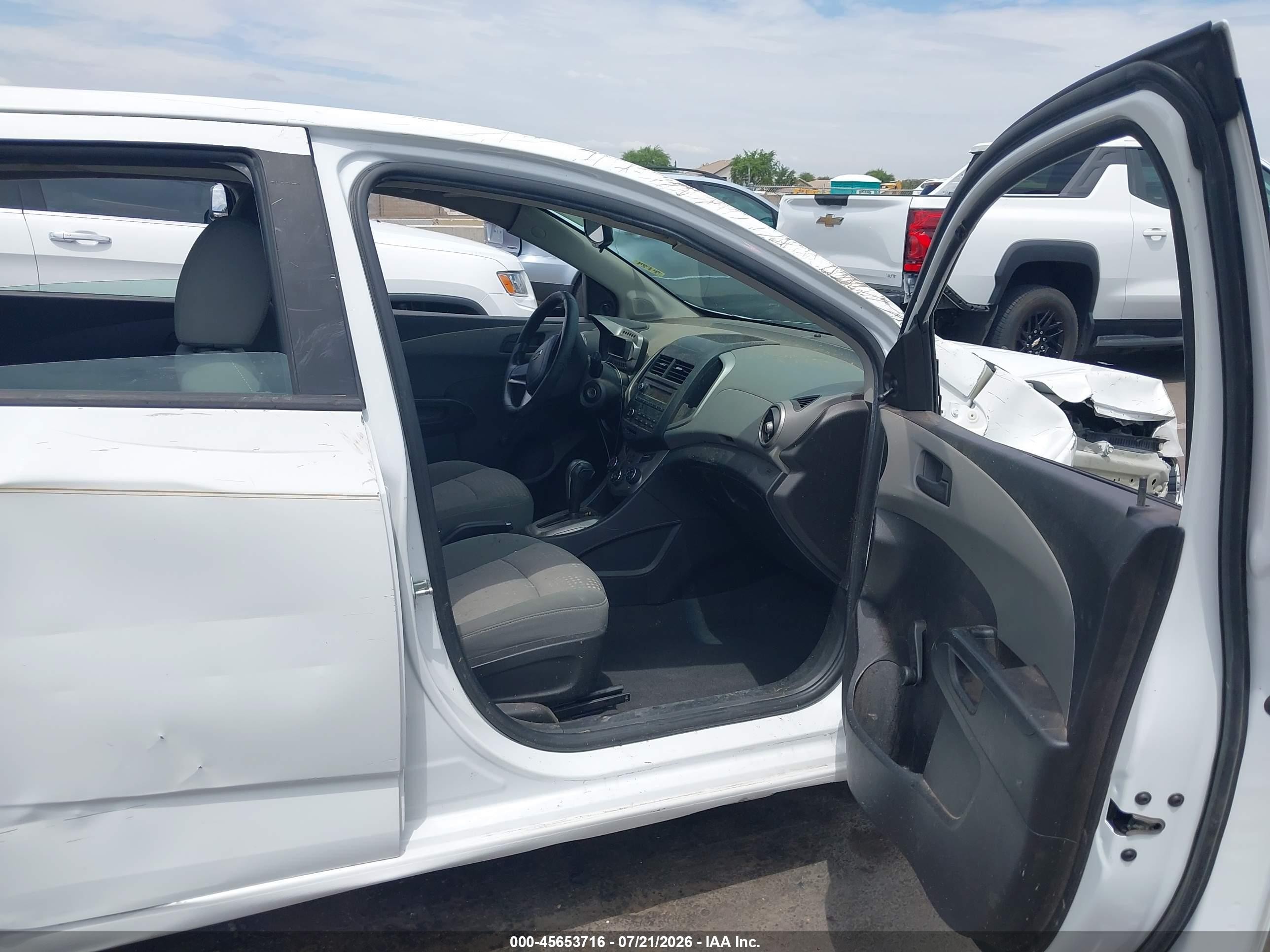 2015 Chevrolet Sonic Ls Auto White vin: 1G1JA6SH8F4131016
