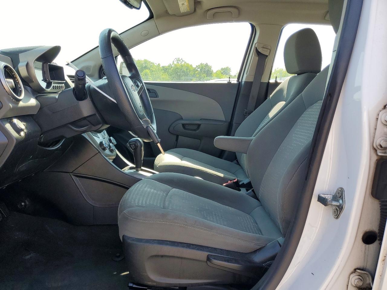 2015 Chevrolet Sonic Ls White vin: 1G1JA6SH8F4198005