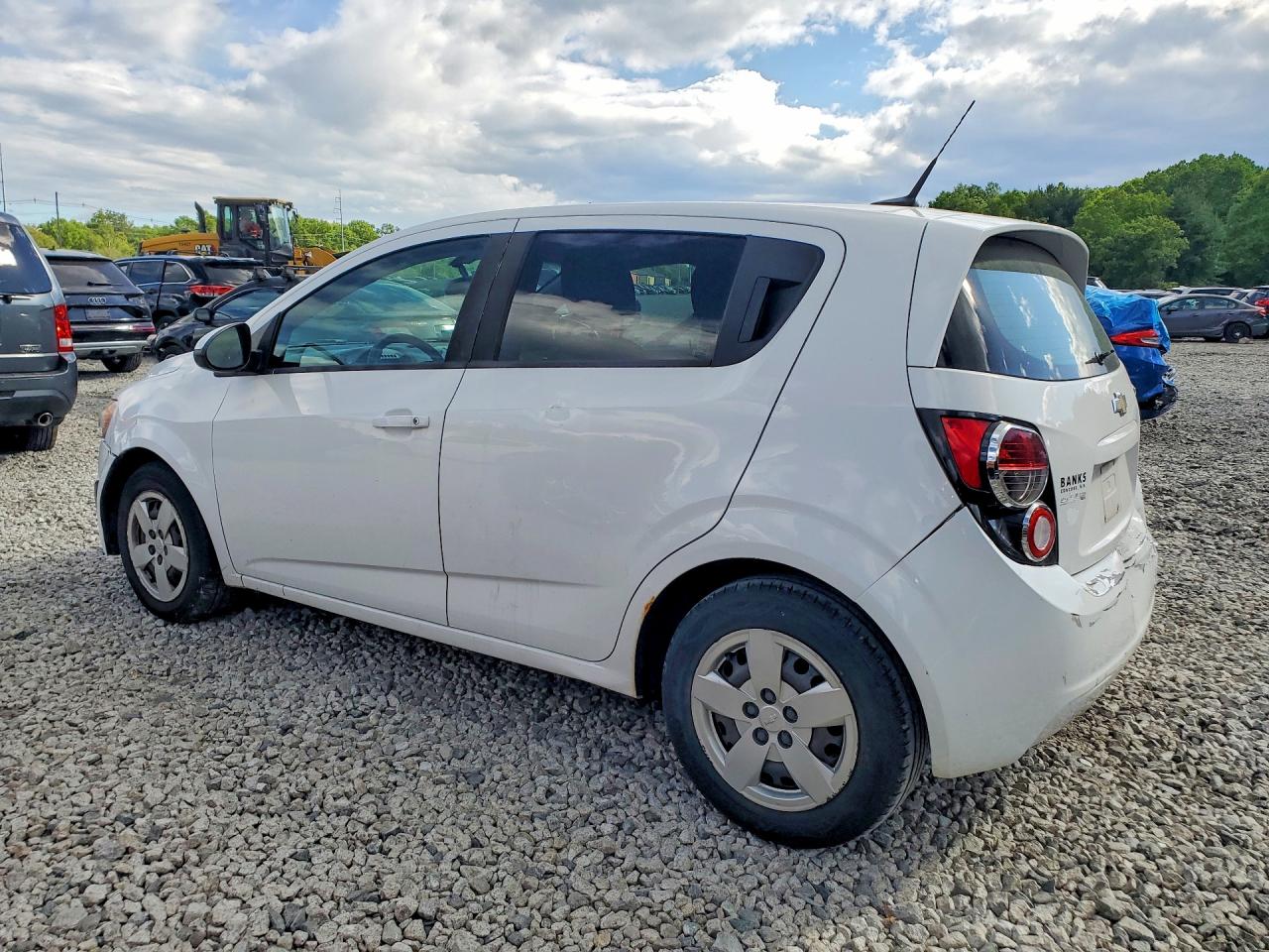 2014 Chevrolet Sonic Ls White vin: 1G1JA6SH9E4132917