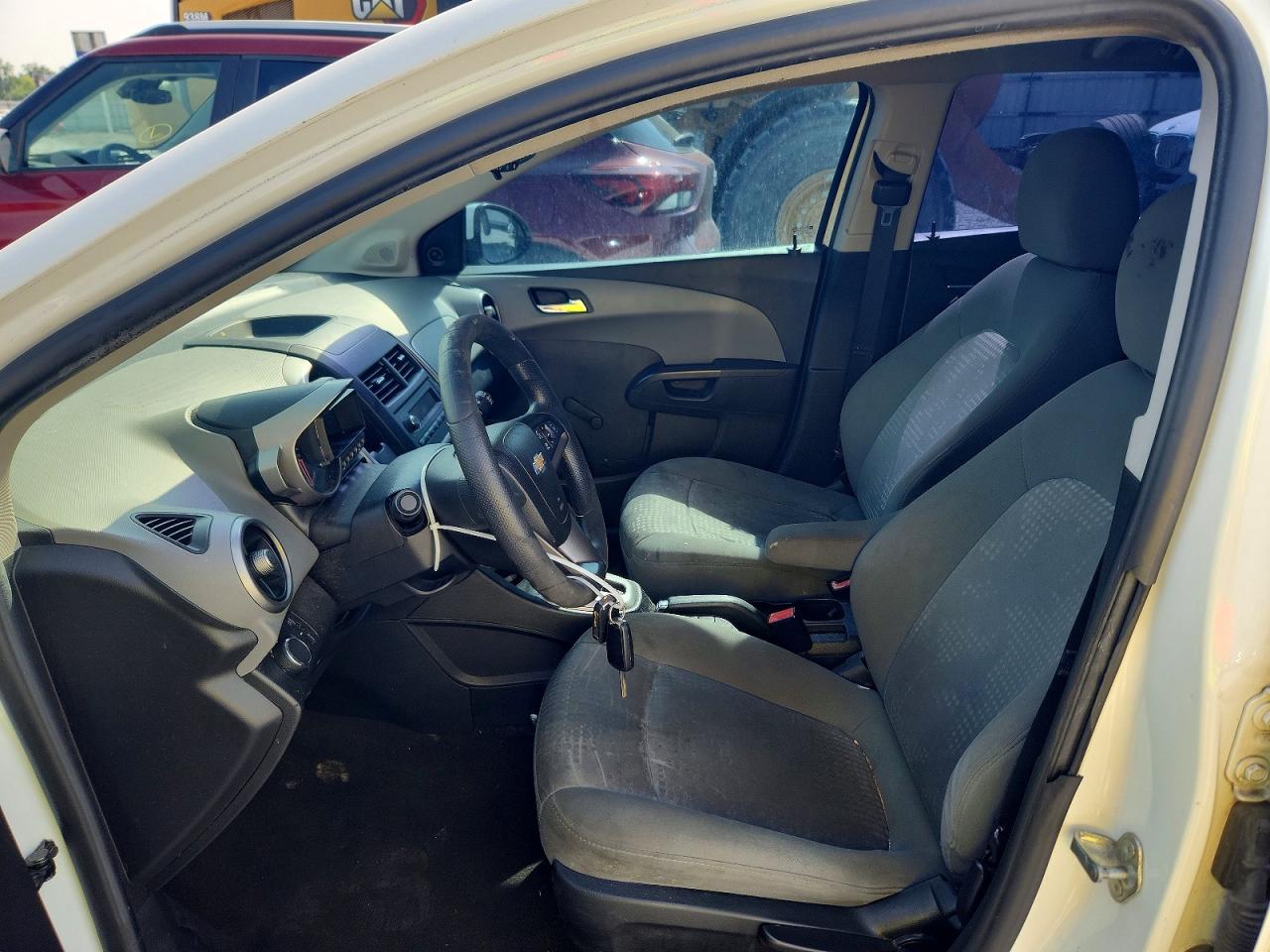 2014 Chevrolet Sonic Ls White vin: 1G1JA6SH9E4151807