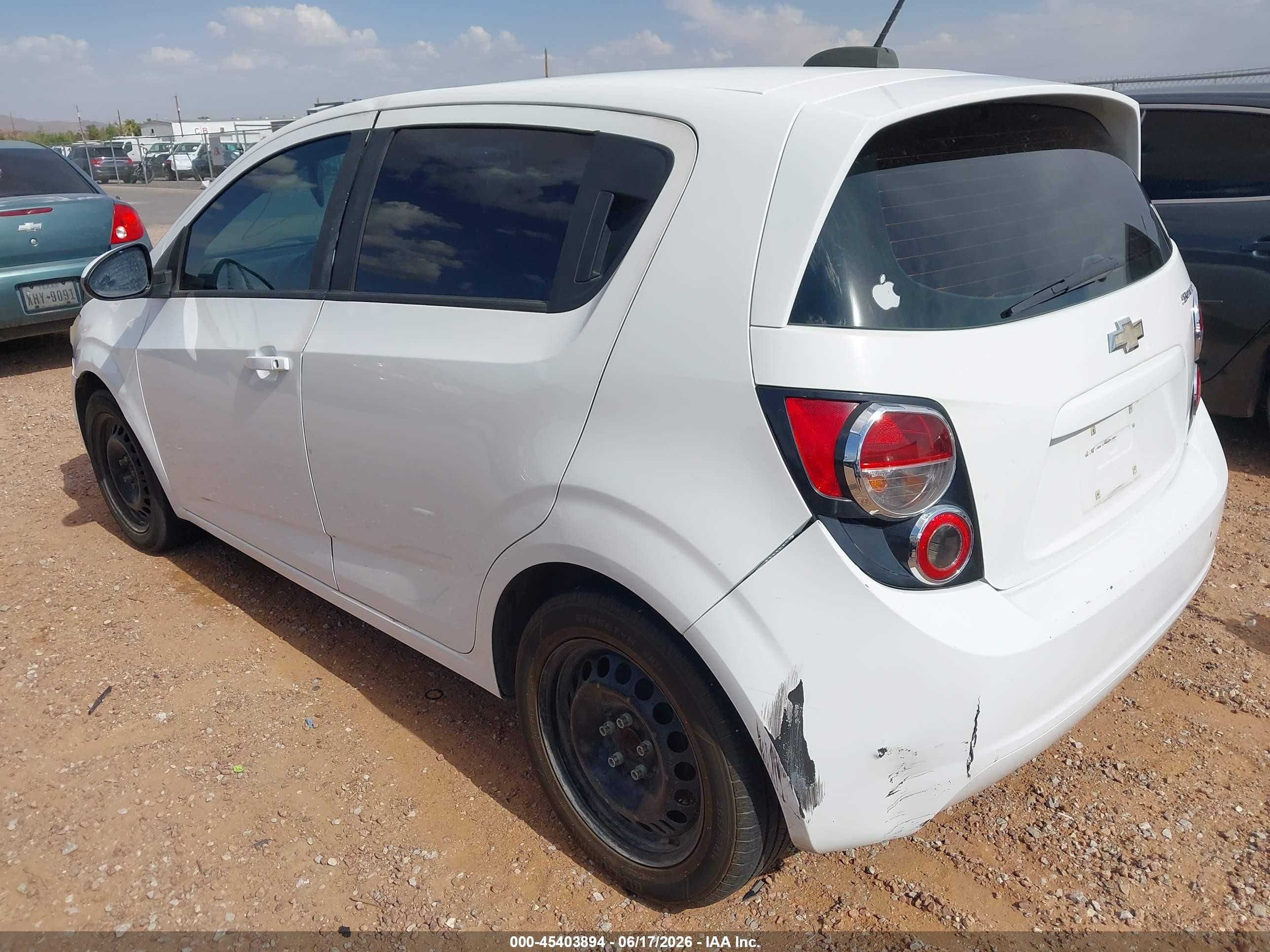2015 Chevrolet Sonic Ls Auto White vin: 1G1JA6SH9F4197929