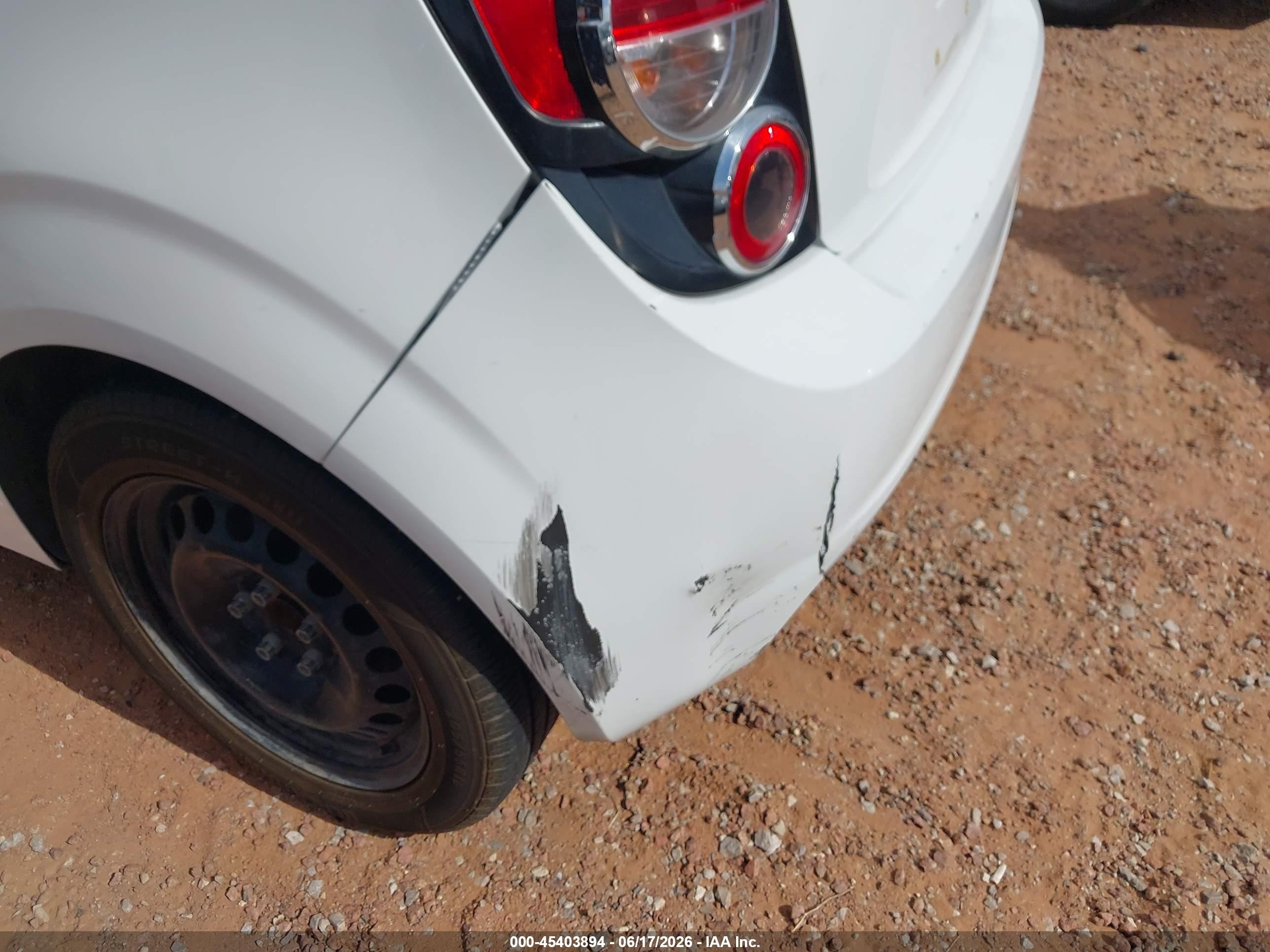 2015 Chevrolet Sonic Ls Auto White vin: 1G1JA6SH9F4197929