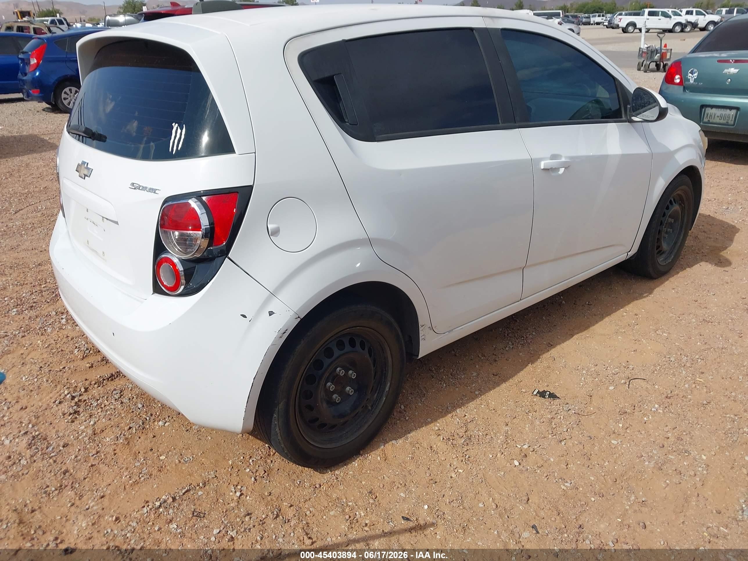 2015 Chevrolet Sonic Ls Auto White vin: 1G1JA6SH9F4197929