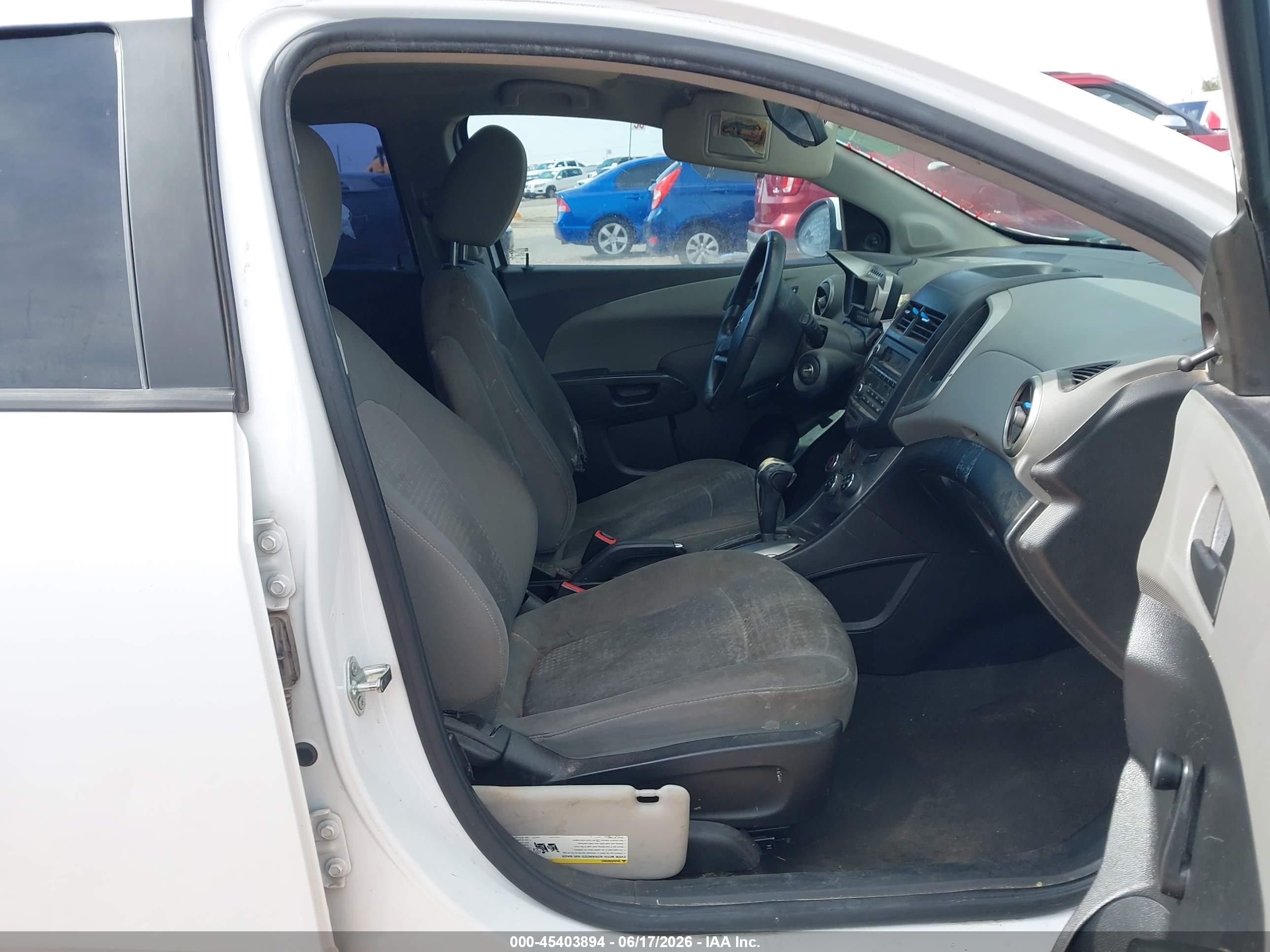 2015 Chevrolet Sonic Ls Auto White vin: 1G1JA6SH9F4197929