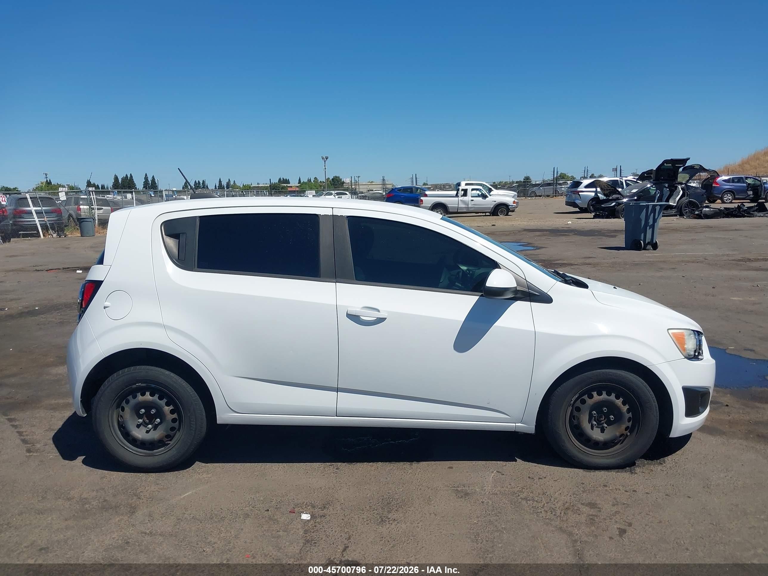 2015 Chevrolet Sonic Ls Auto Белый vin: 1G1JA6SHXF4159089