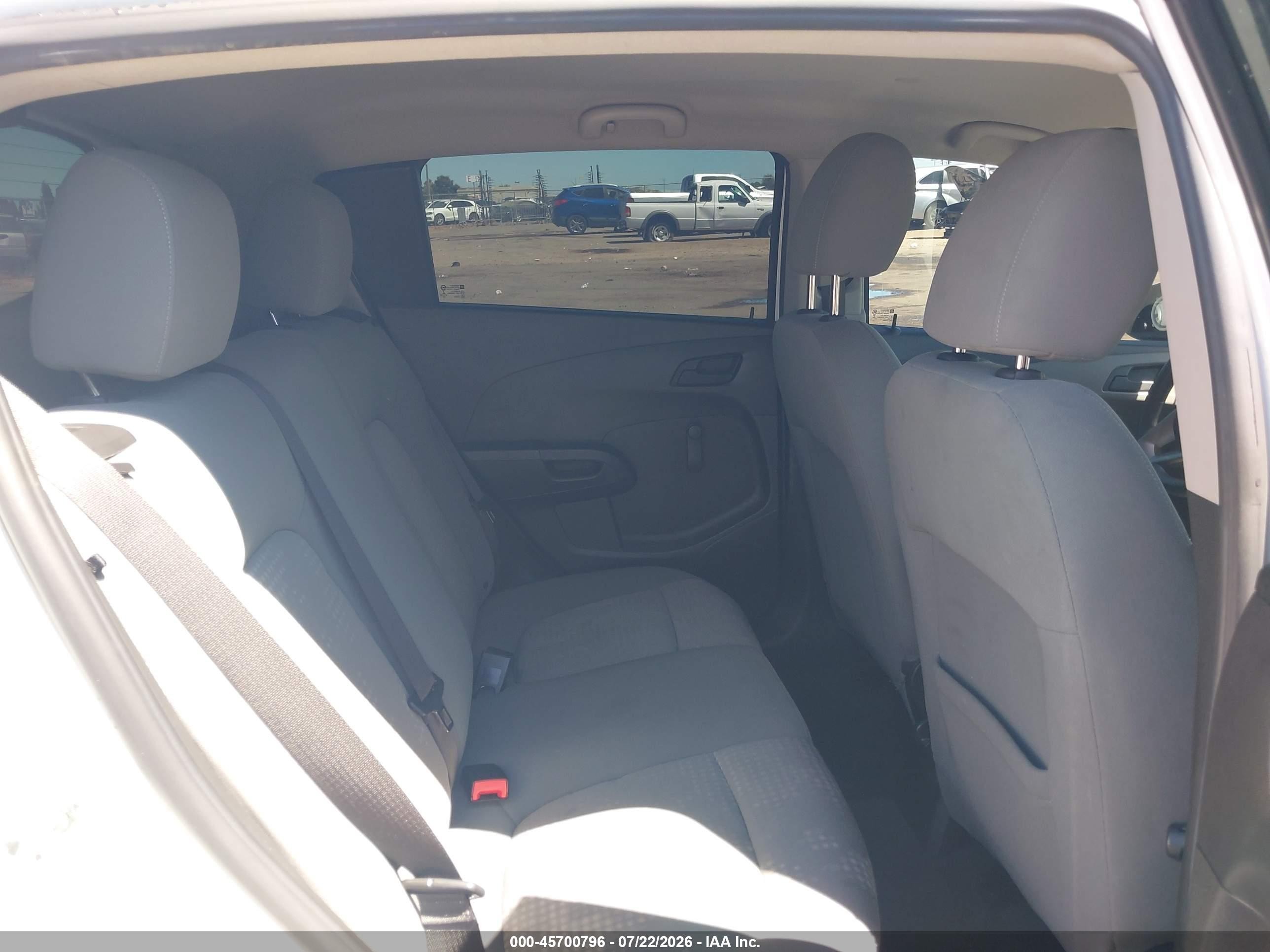 2015 Chevrolet Sonic Ls Auto Белый vin: 1G1JA6SHXF4159089