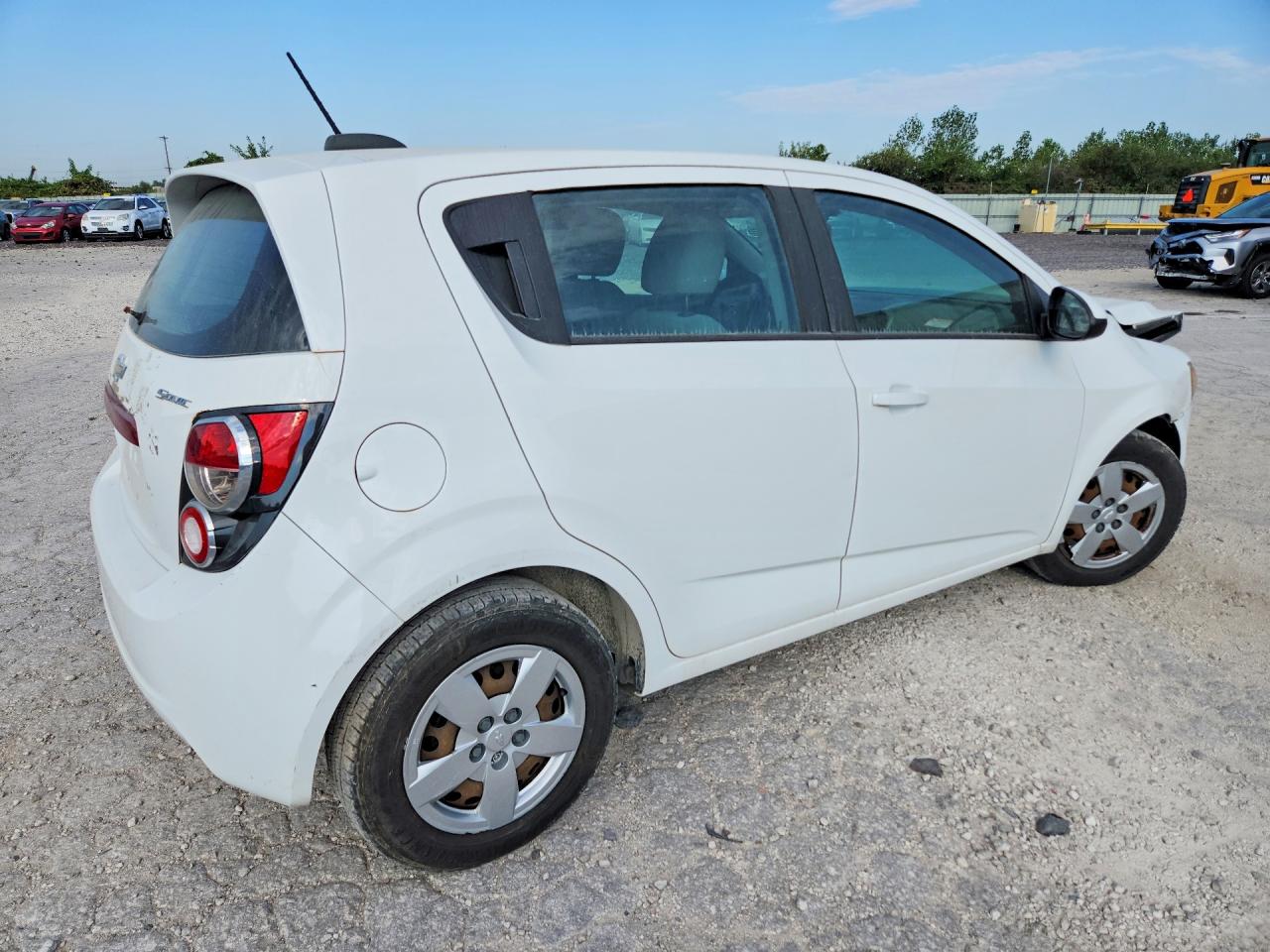 2015 Chevrolet Sonic Ls Белый vin: 1G1JA6SHXF4206332