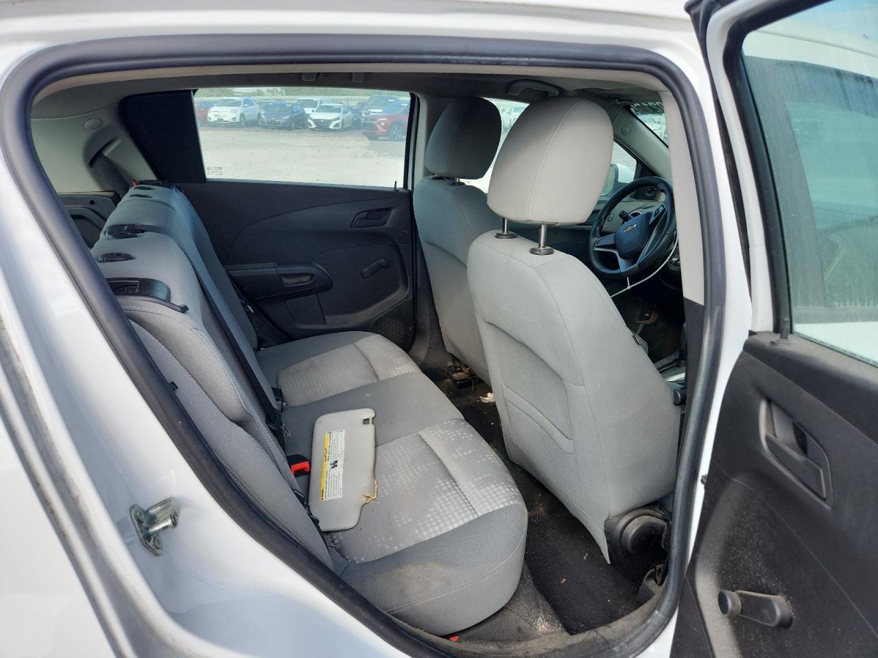 2015 Chevrolet Sonic Ls Белый vin: 1G1JA6SHXF4206332 Damage: Left Rear Headrest, Missing, Replacement Required
