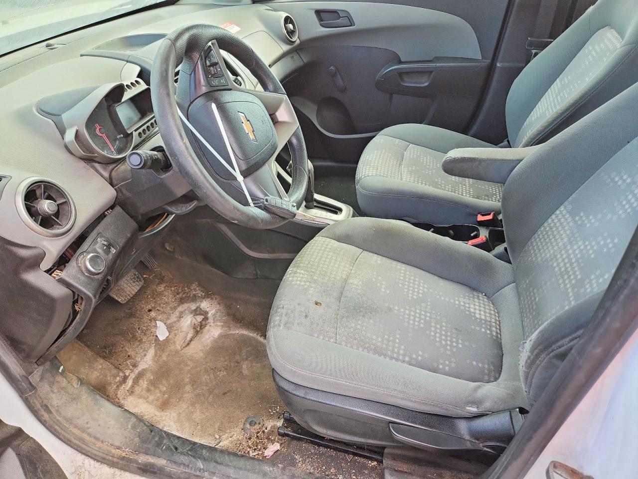 2015 Chevrolet Sonic Ls Белый vin: 1G1JA6SHXF4206332