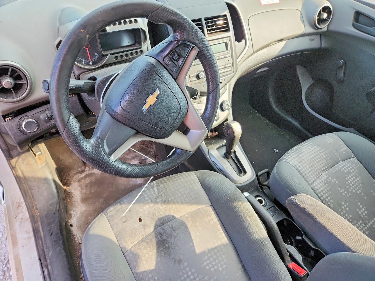 2015 Chevrolet Sonic Ls Белый vin: 1G1JA6SHXF4206332