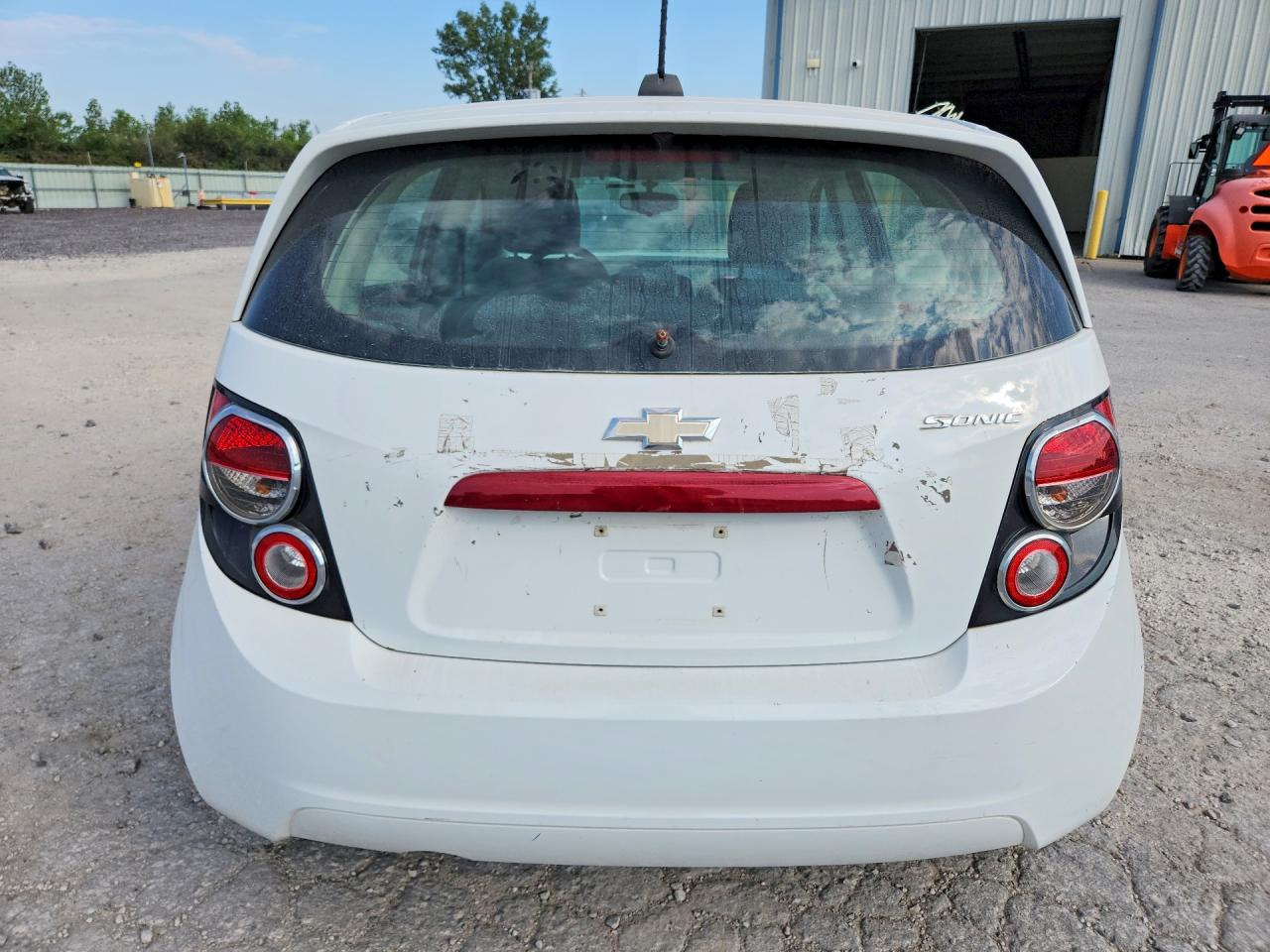 2015 Chevrolet Sonic Ls Белый vin: 1G1JA6SHXF4206332