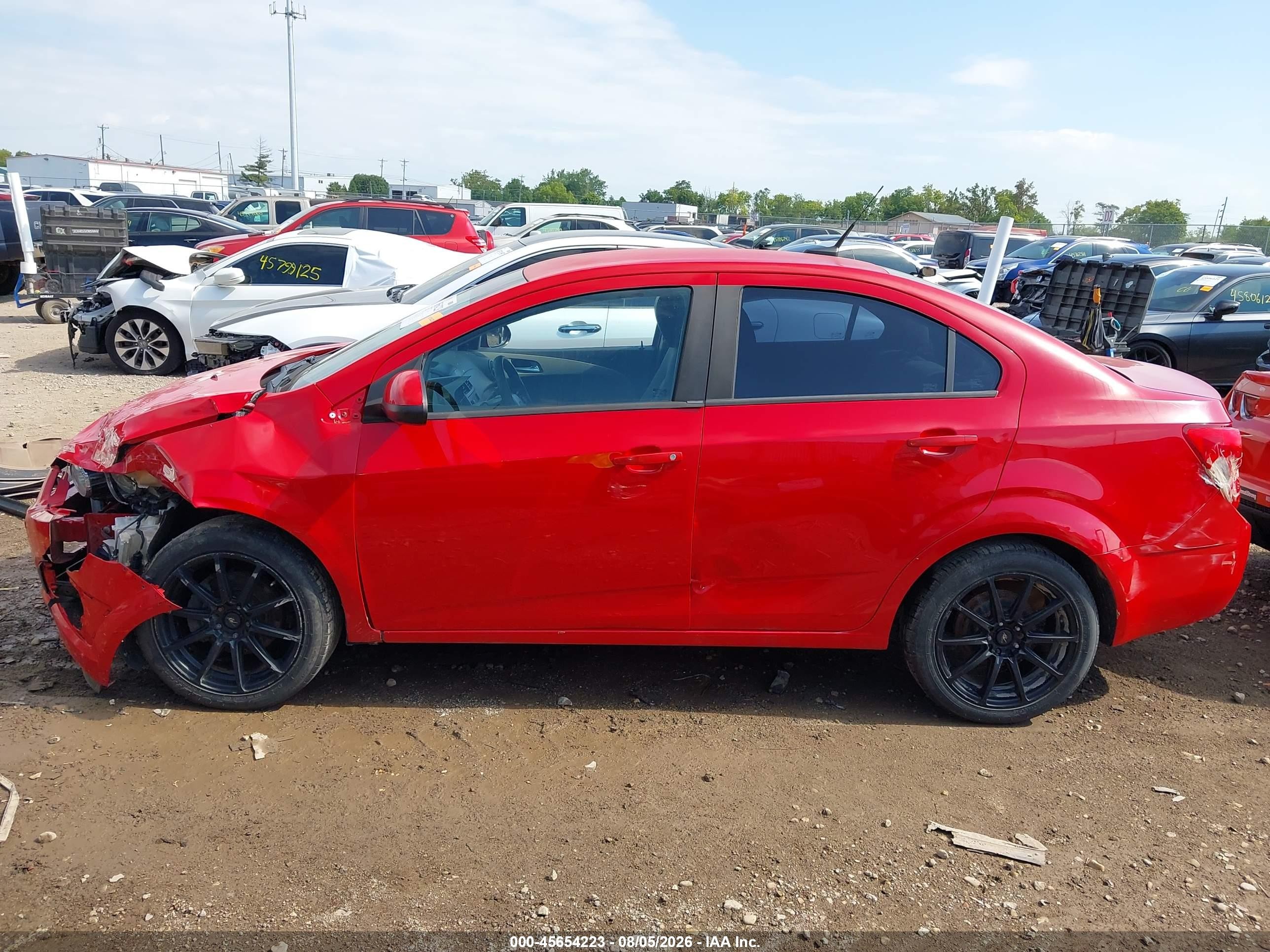 2013 Chevrolet Sonic Ls Manual Красный vin: 1G1JB5SH4D4237628