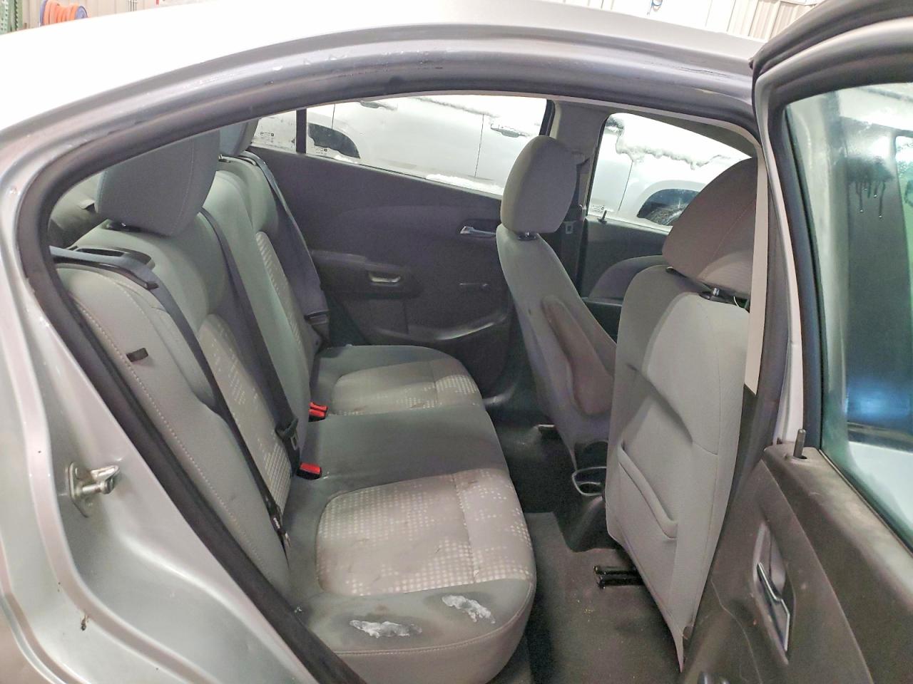 2012 Chevrolet Sonic Ls Серебряный vin: 1G1JB5SH7C4130278