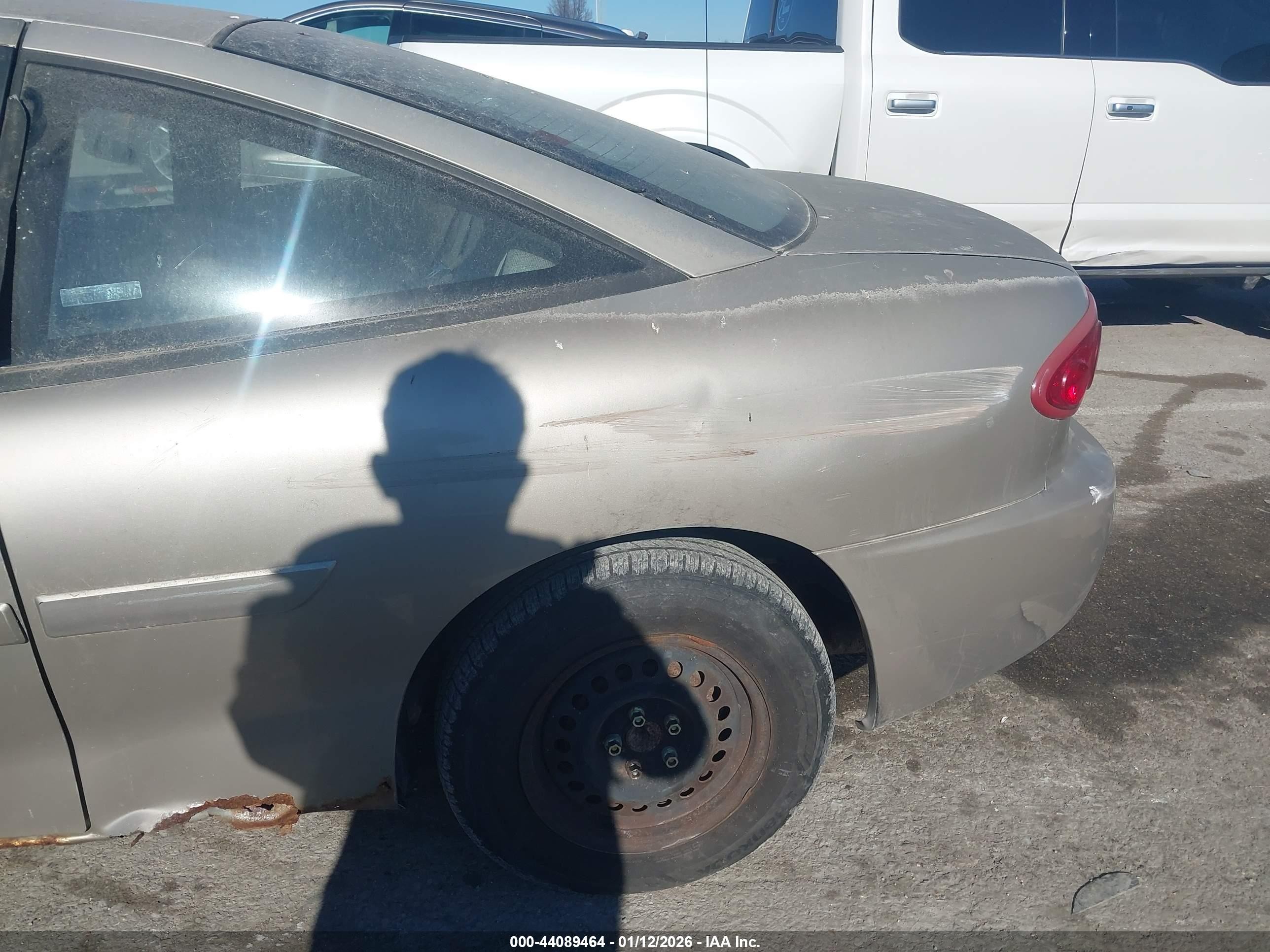 2004 Chevrolet Cavalier   Gold vin: 1G1JC12F047174241