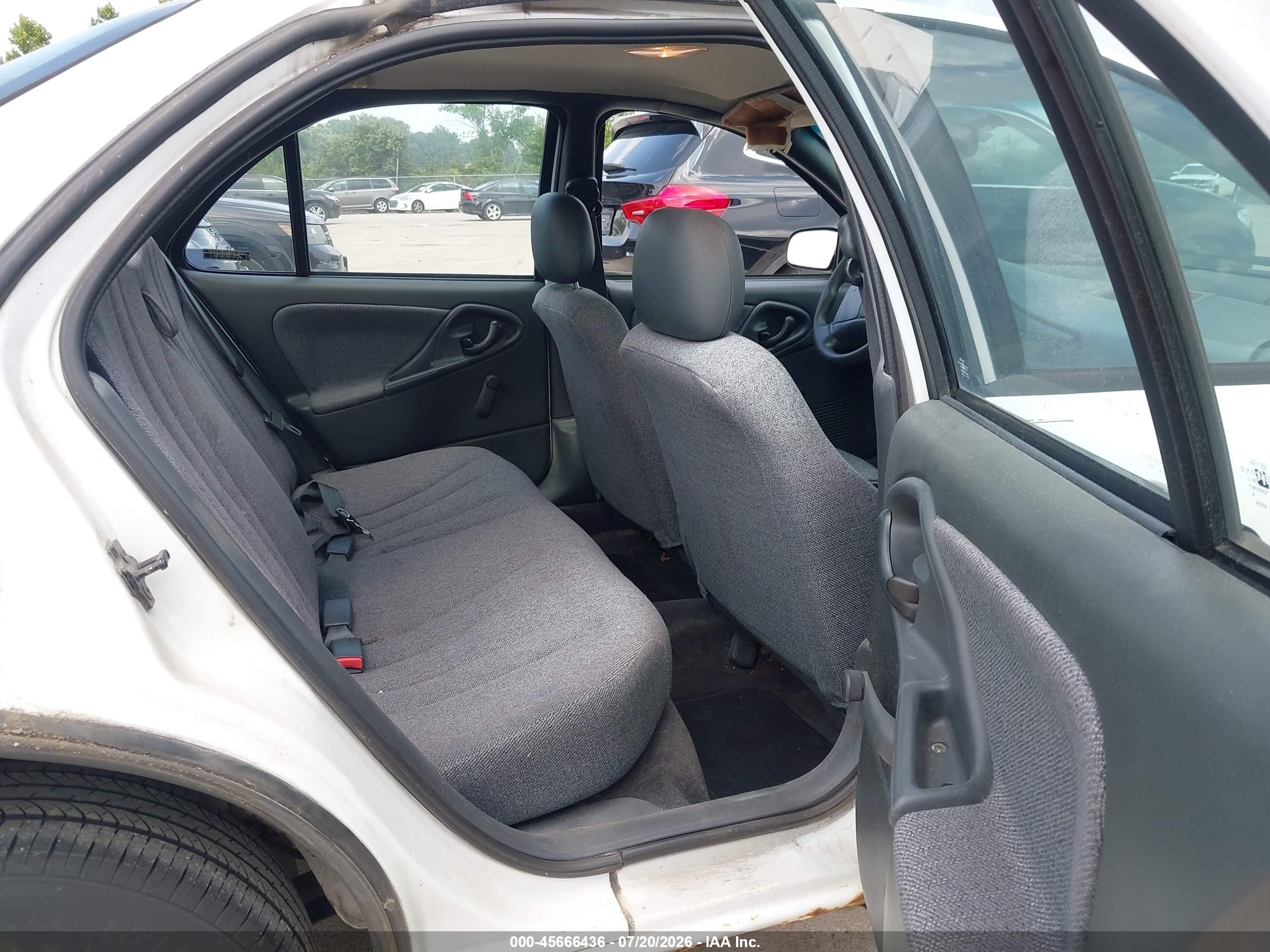 2001 Chevrolet Cavalier   White vin: 1G1JC524117234884