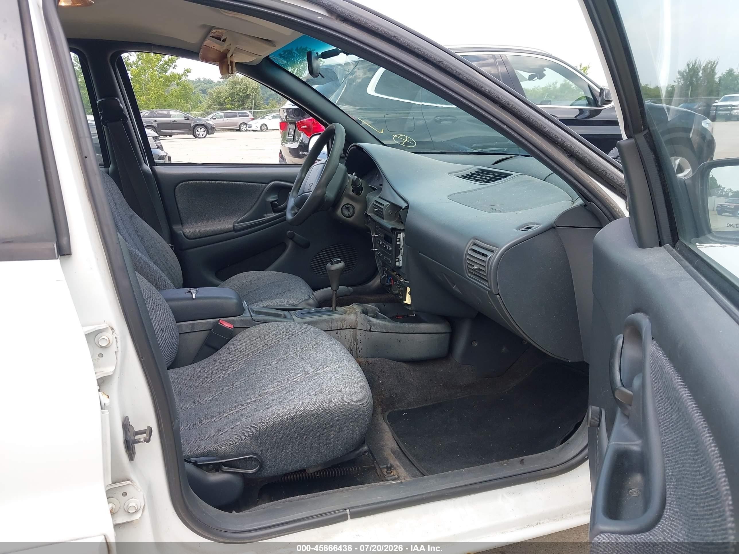 2001 Chevrolet Cavalier   White vin: 1G1JC524117234884