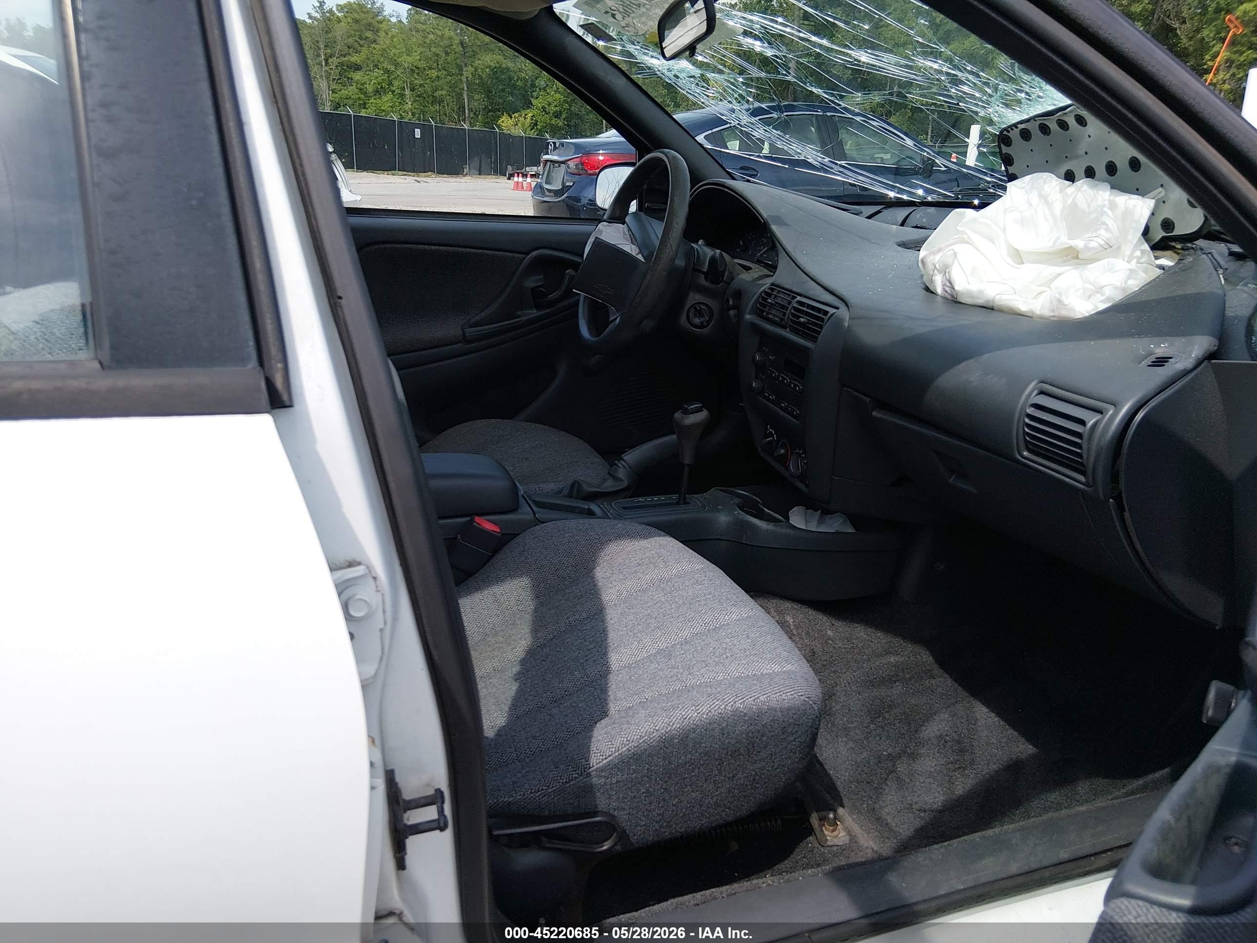 2001 Chevrolet Cavalier   White vin: 1G1JC524117273541