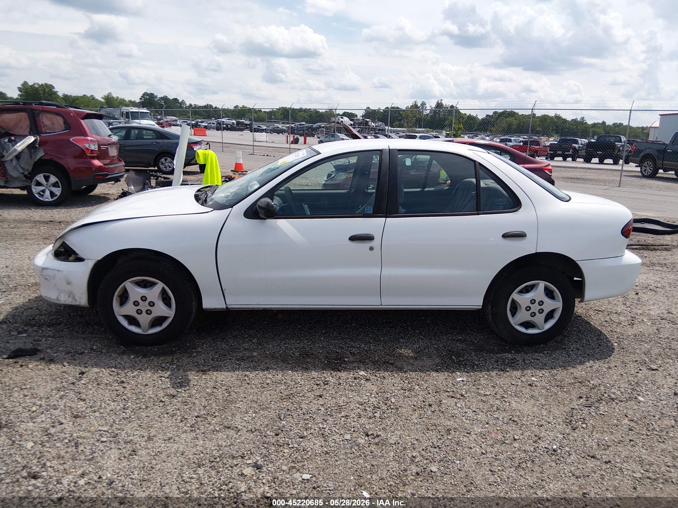2001 Chevrolet Cavalier   White vin: 1G1JC524117273541