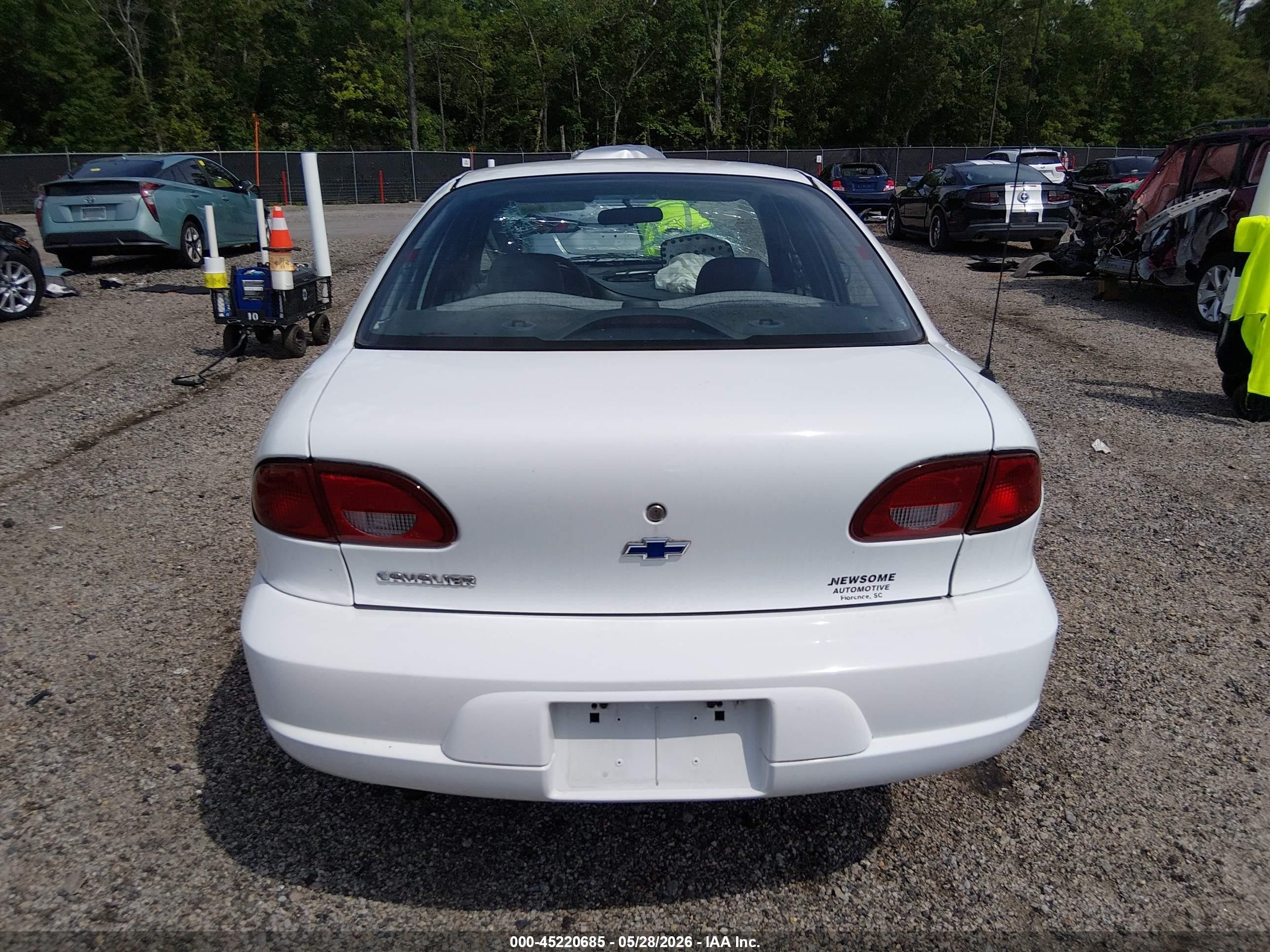 2001 Chevrolet Cavalier   White vin: 1G1JC524117273541