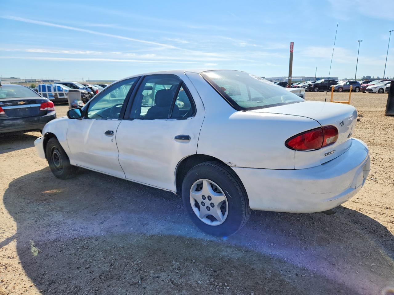 2001 Chevrolet Cavalier Base White vin: 1G1JC524217380565