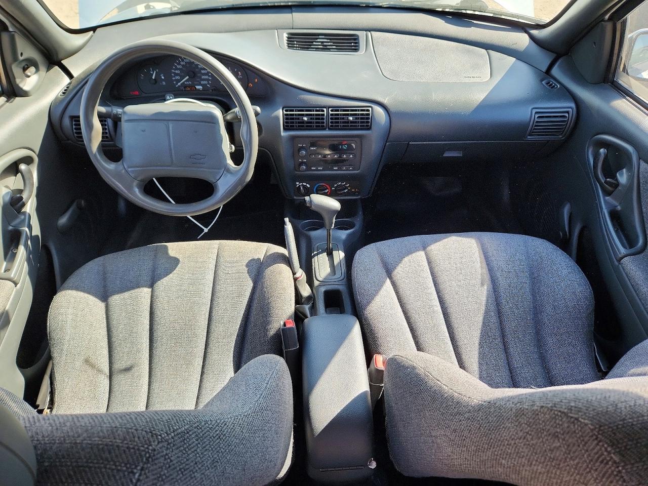 2001 Chevrolet Cavalier Base White vin: 1G1JC524217380565
