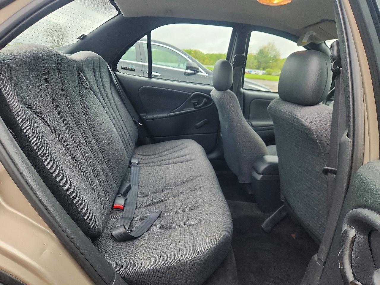 2001 Chevrolet Cavalier Gold vin: 1G1JC524217410664
