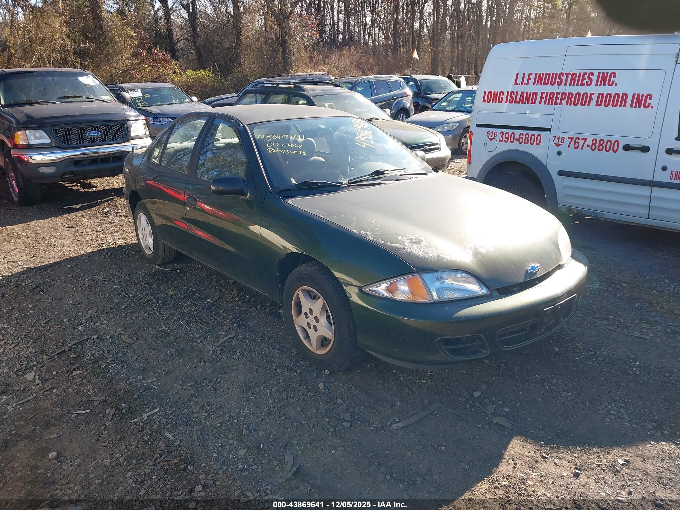 2000 Chevrolet Cavalier   Green vin: 1G1JC5244Y7389407