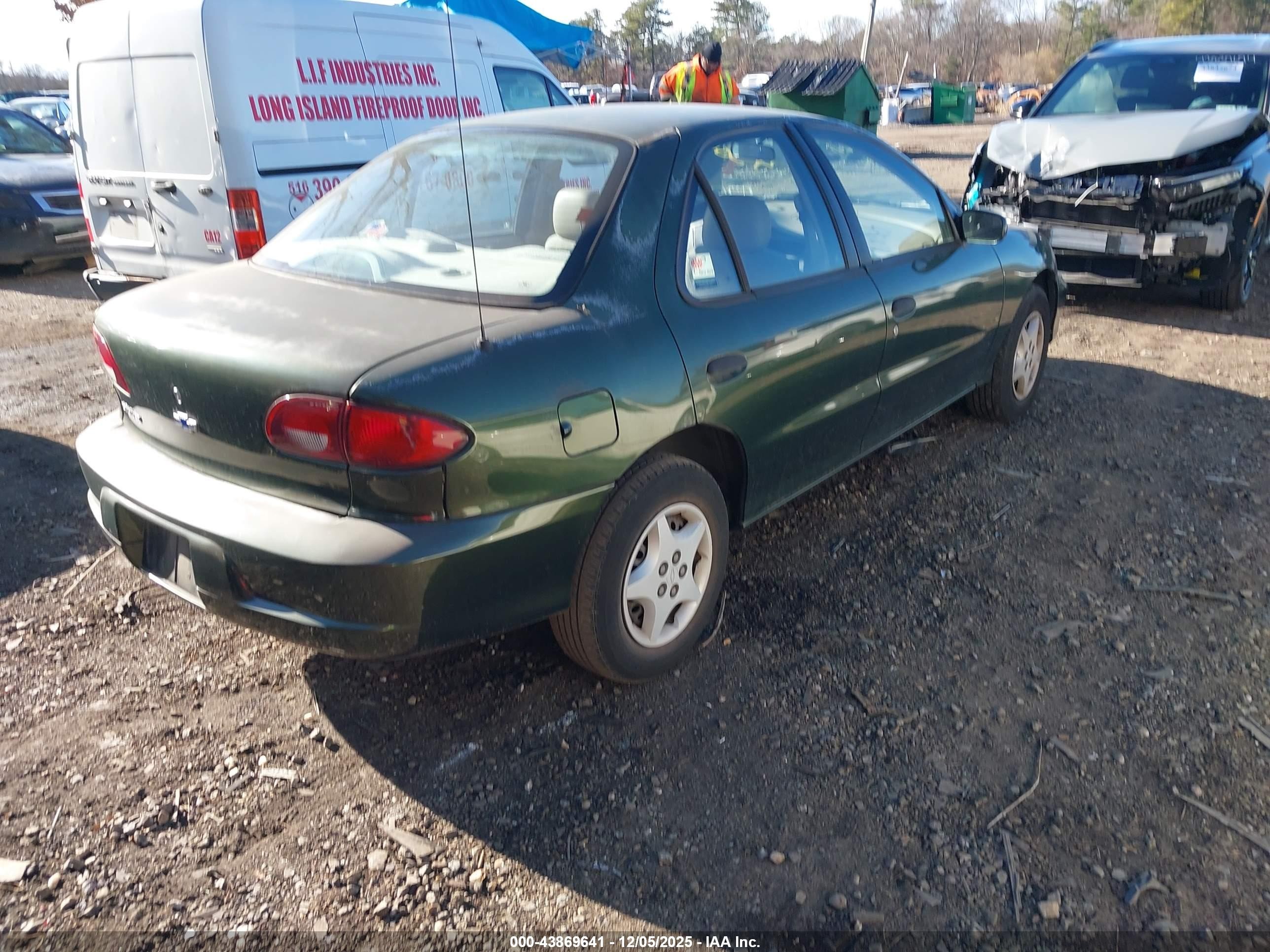 2000 Chevrolet Cavalier   Green vin: 1G1JC5244Y7389407