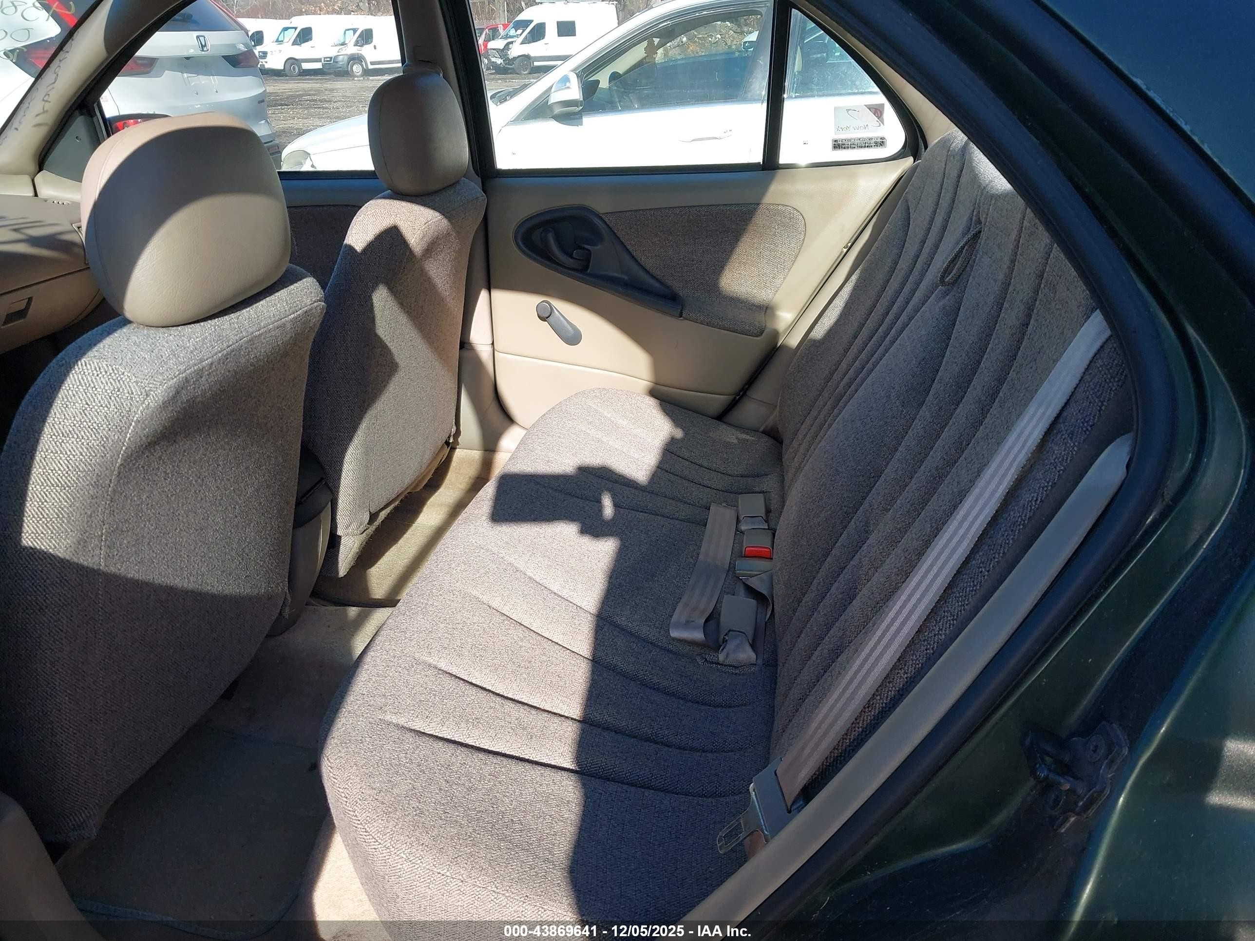 2000 Chevrolet Cavalier   Green vin: 1G1JC5244Y7389407