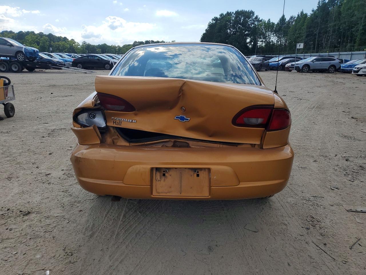 2002 Chevrolet Cavalier Base Золотой vin: 1G1JC524527404911