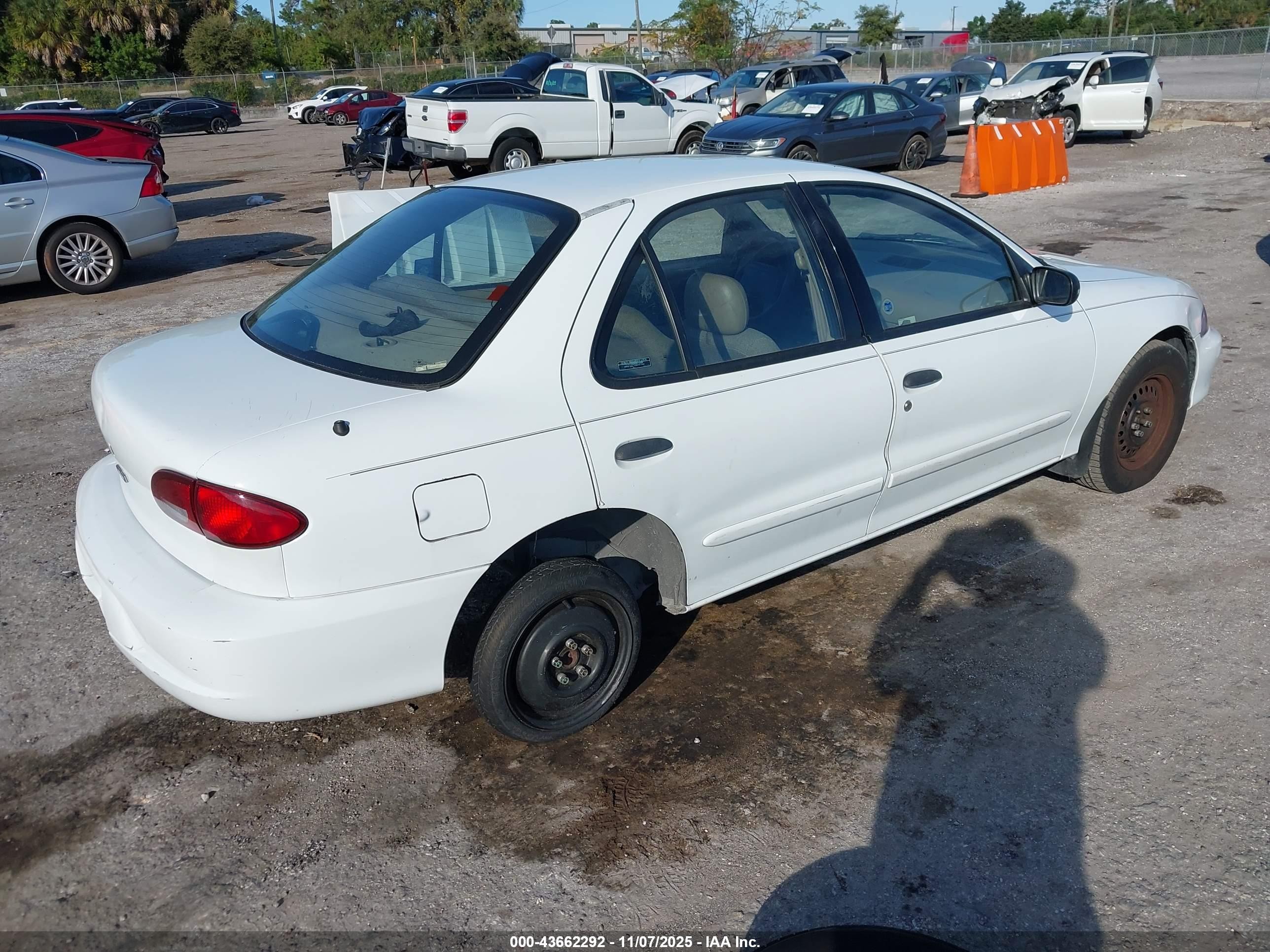 2000 Chevrolet Cavalier   White vin: 1G1JC5247Y7290855
