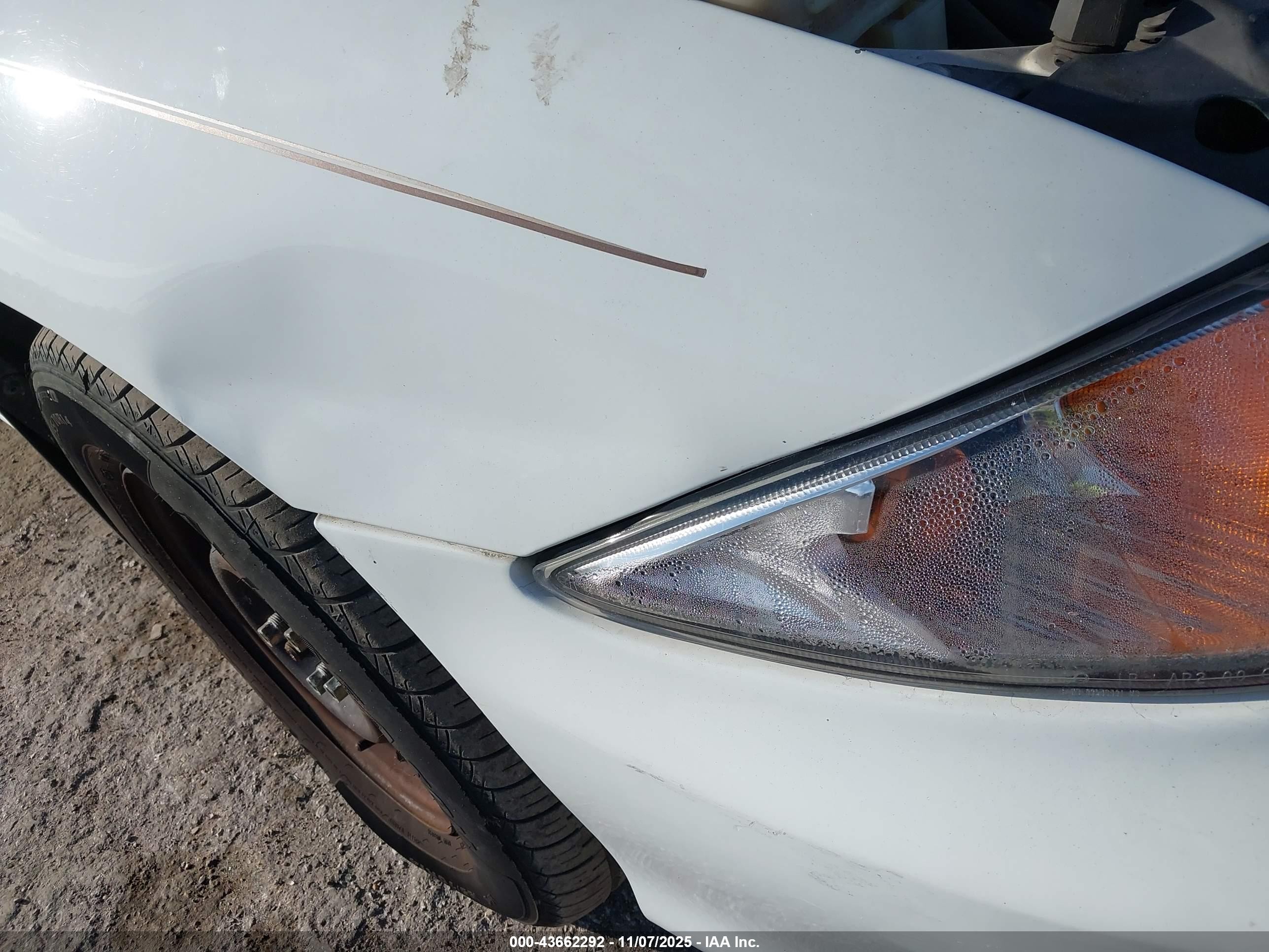 2000 Chevrolet Cavalier   White vin: 1G1JC5247Y7290855