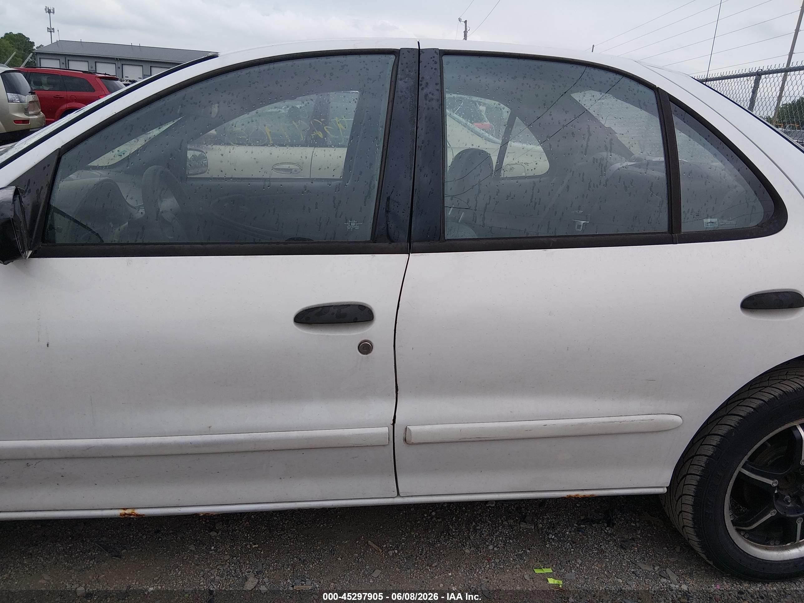2005 Chevrolet Cavalier   Белый vin: 1G1JC52F357154641