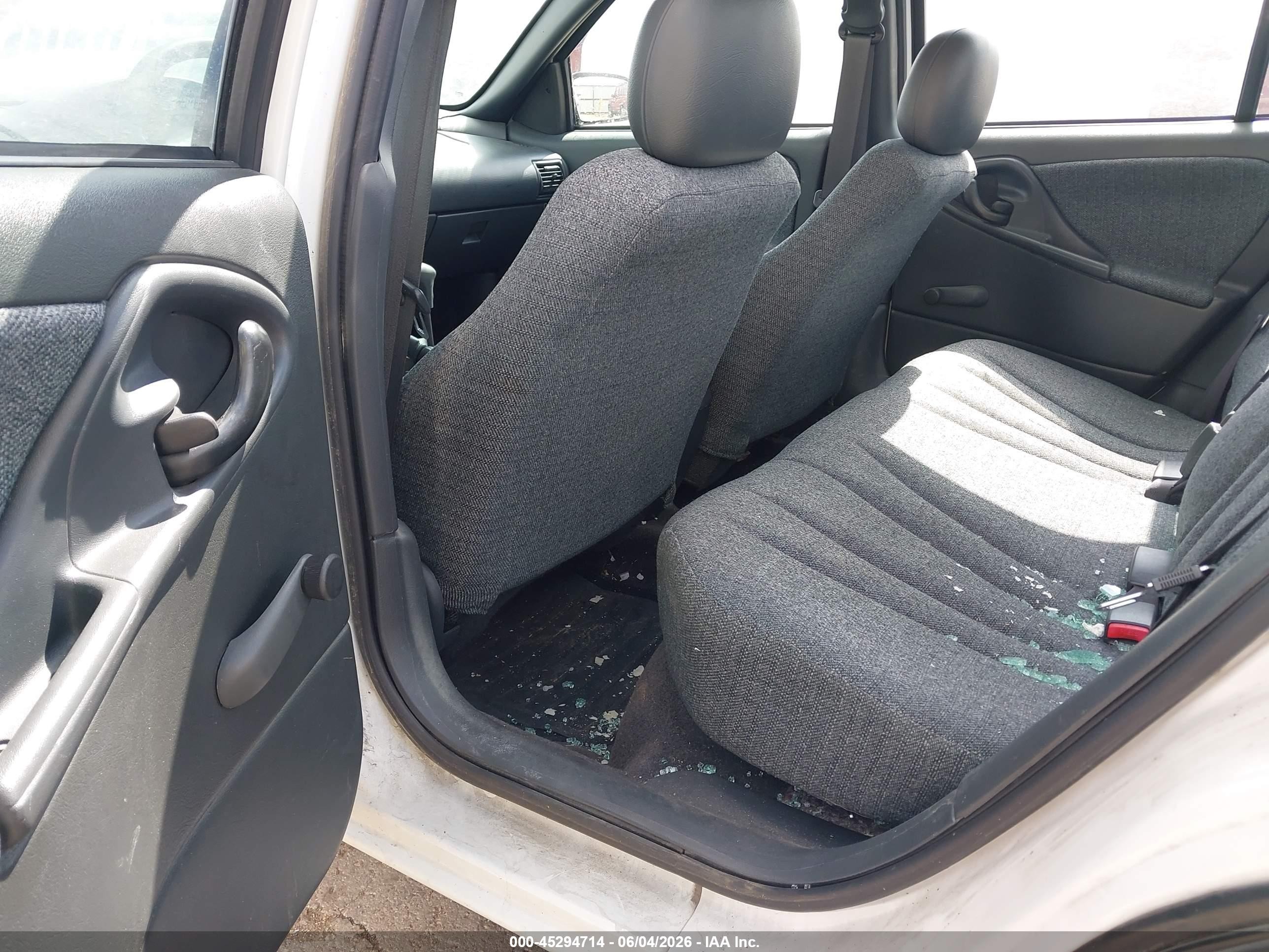 2005 Chevrolet Cavalier   Белый vin: 1G1JC52F357175179