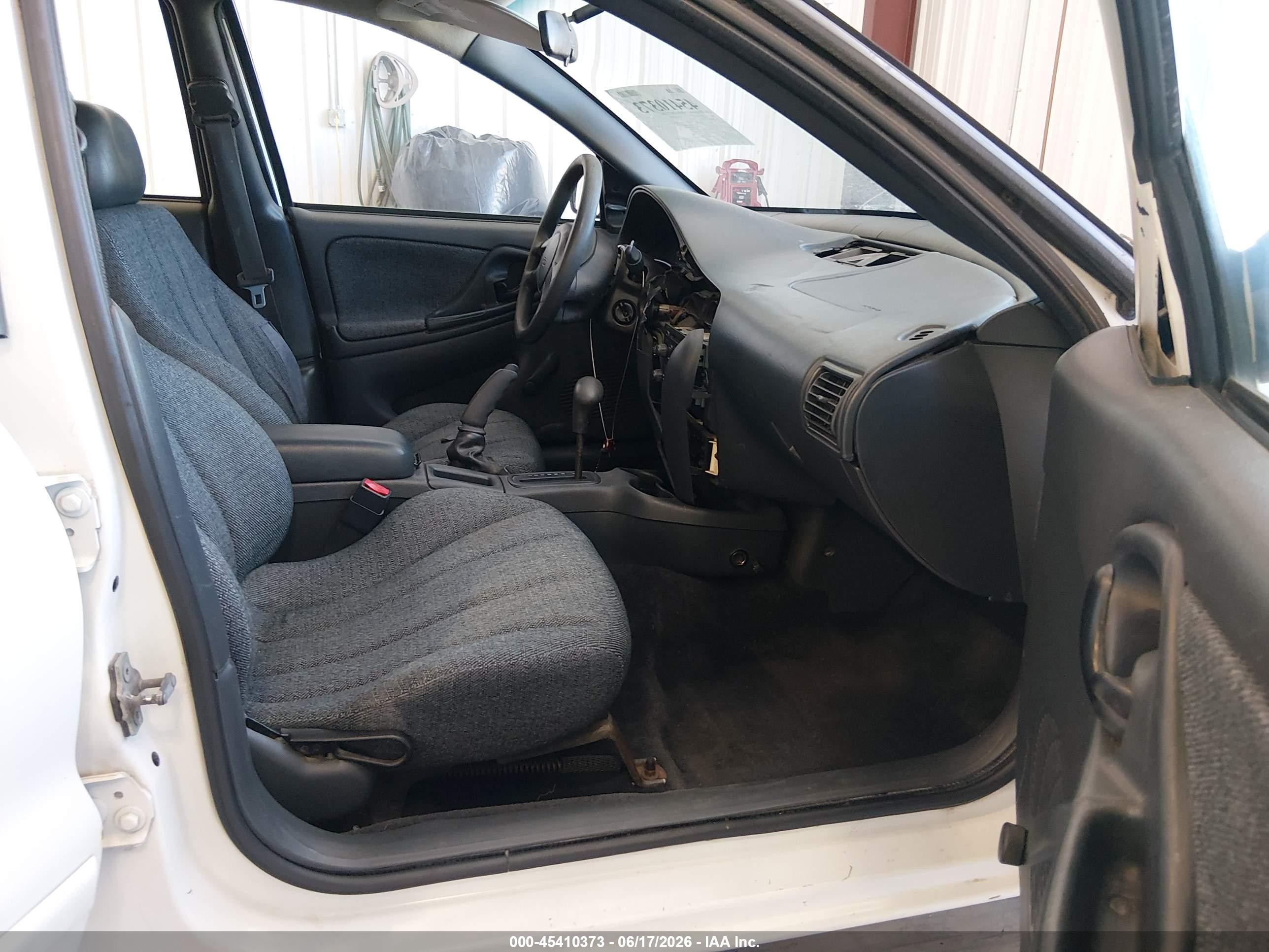 2005 Chevrolet Cavalier   White vin: 1G1JC52F857135647