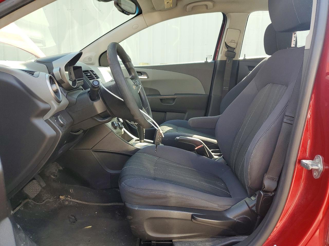 2012 Chev Sonic Burgundy vin: 1G1JC5SB1C4187472