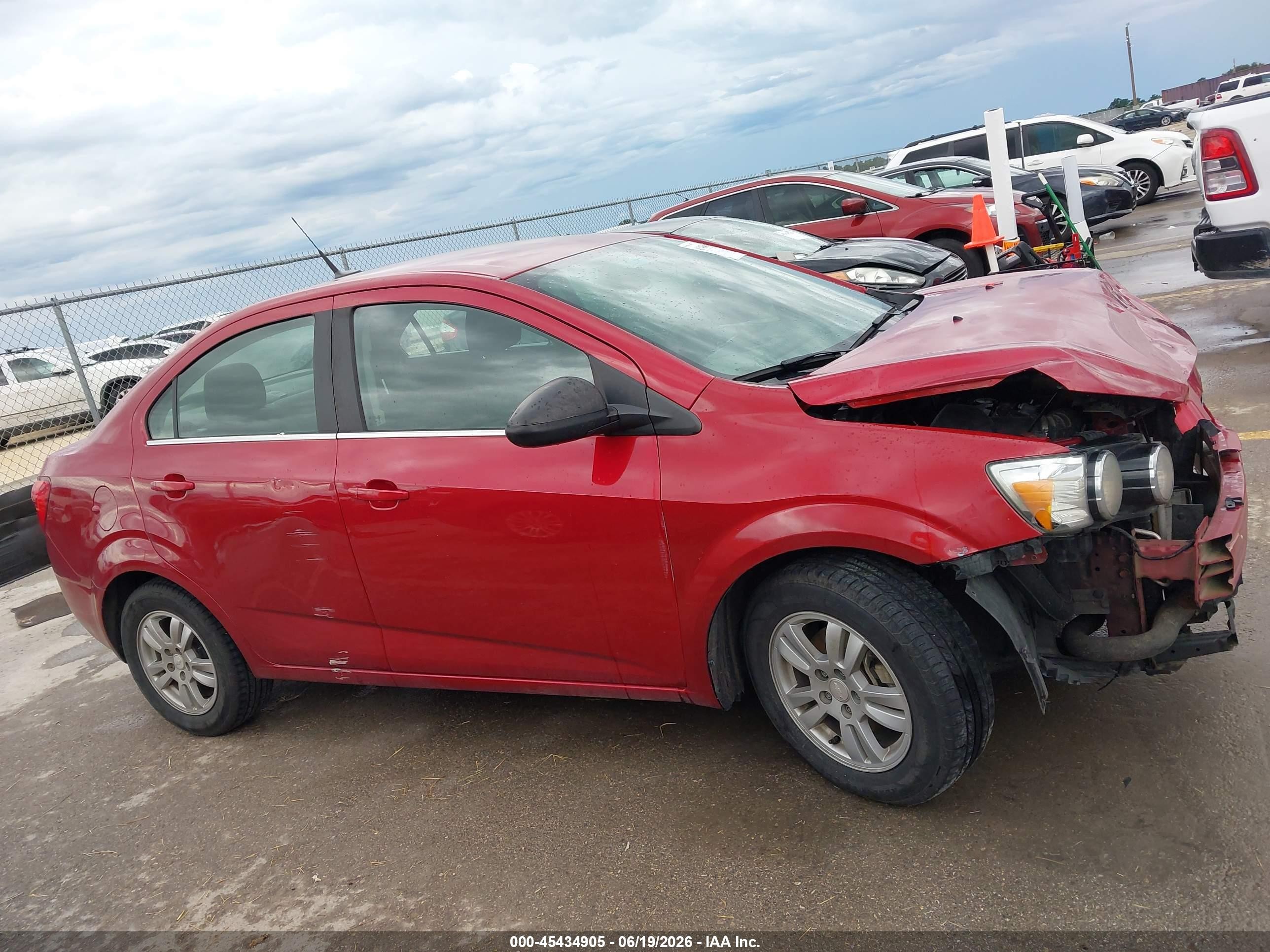 2014 Chevrolet Sonic Lt Auto Красный vin: 1G1JC5SB2E4205724