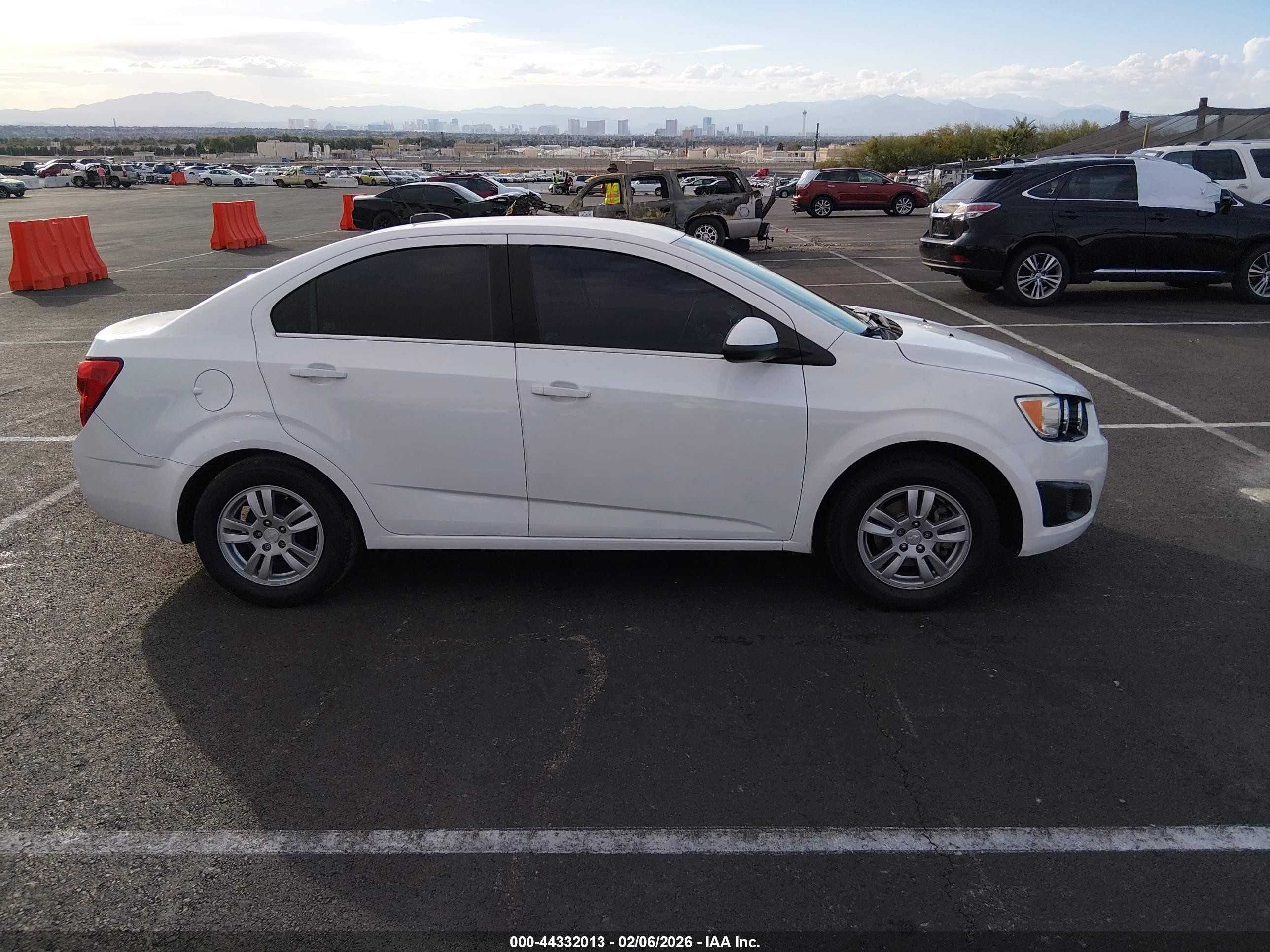 2016 Chevrolet Sonic Lt Auto White vin: 1G1JC5SB3G4106302
