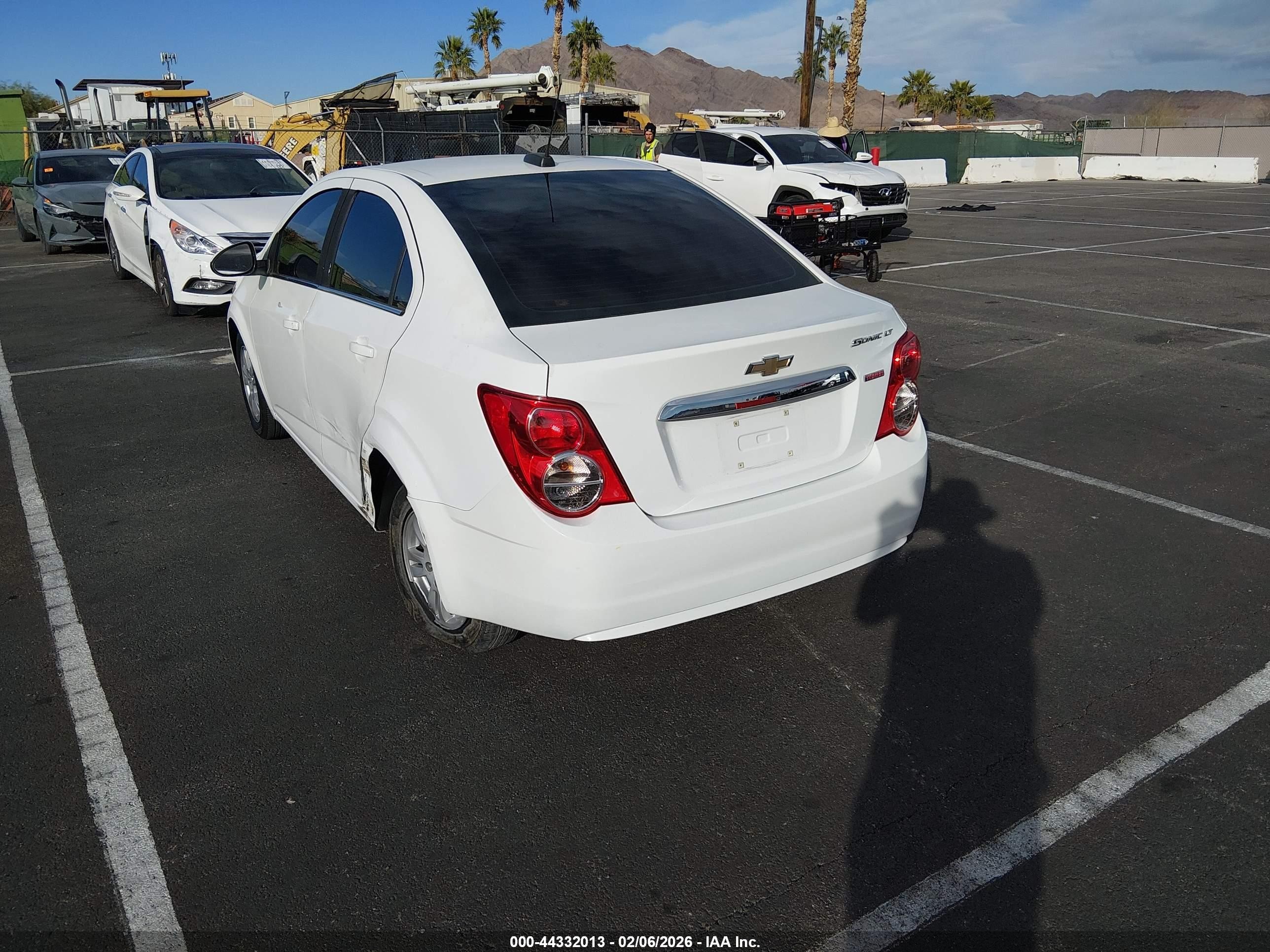 2016 Chevrolet Sonic Lt Auto White vin: 1G1JC5SB3G4106302